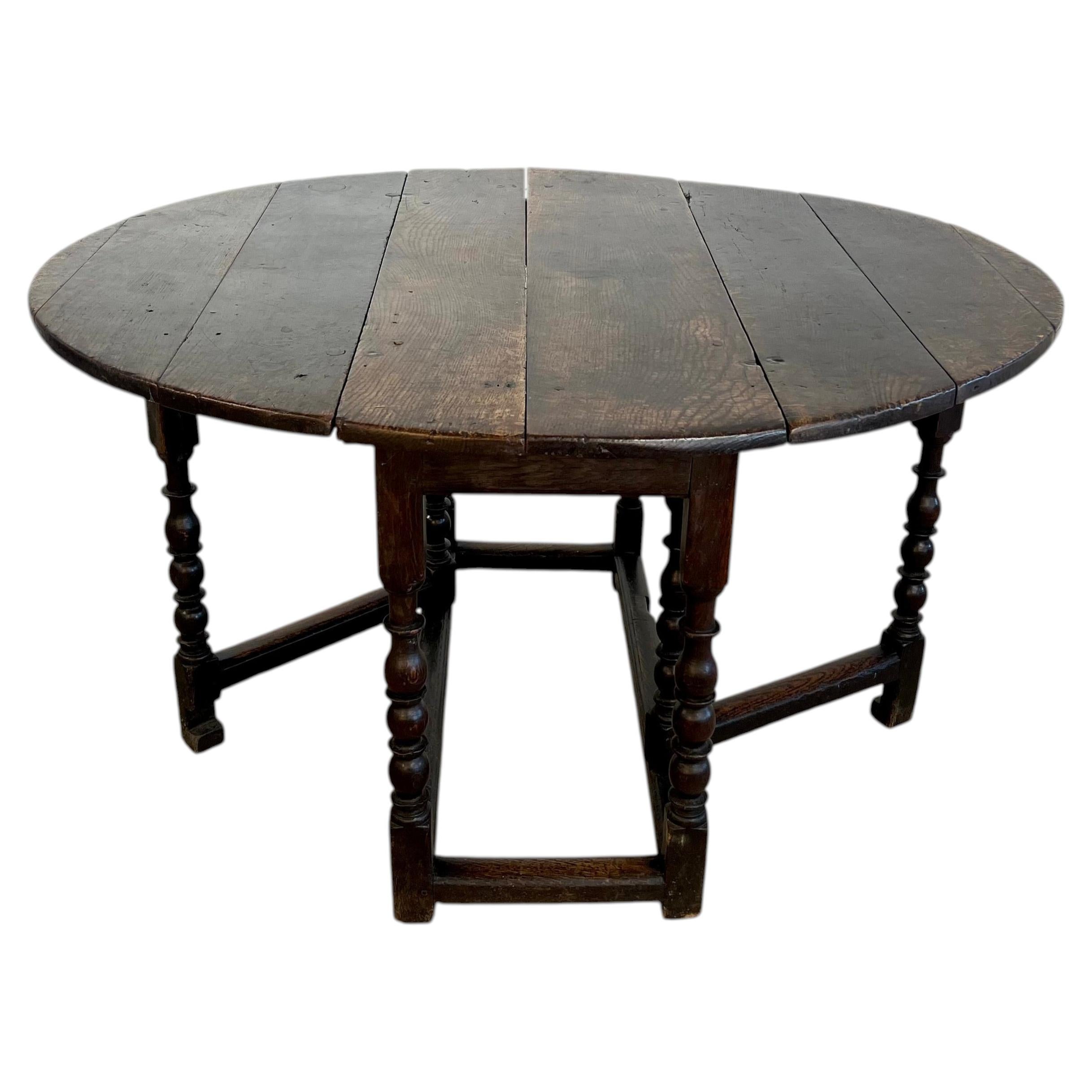 English Oak Gateleg Drop-Leaf Dining Table, Late 17th-Early 18th Century