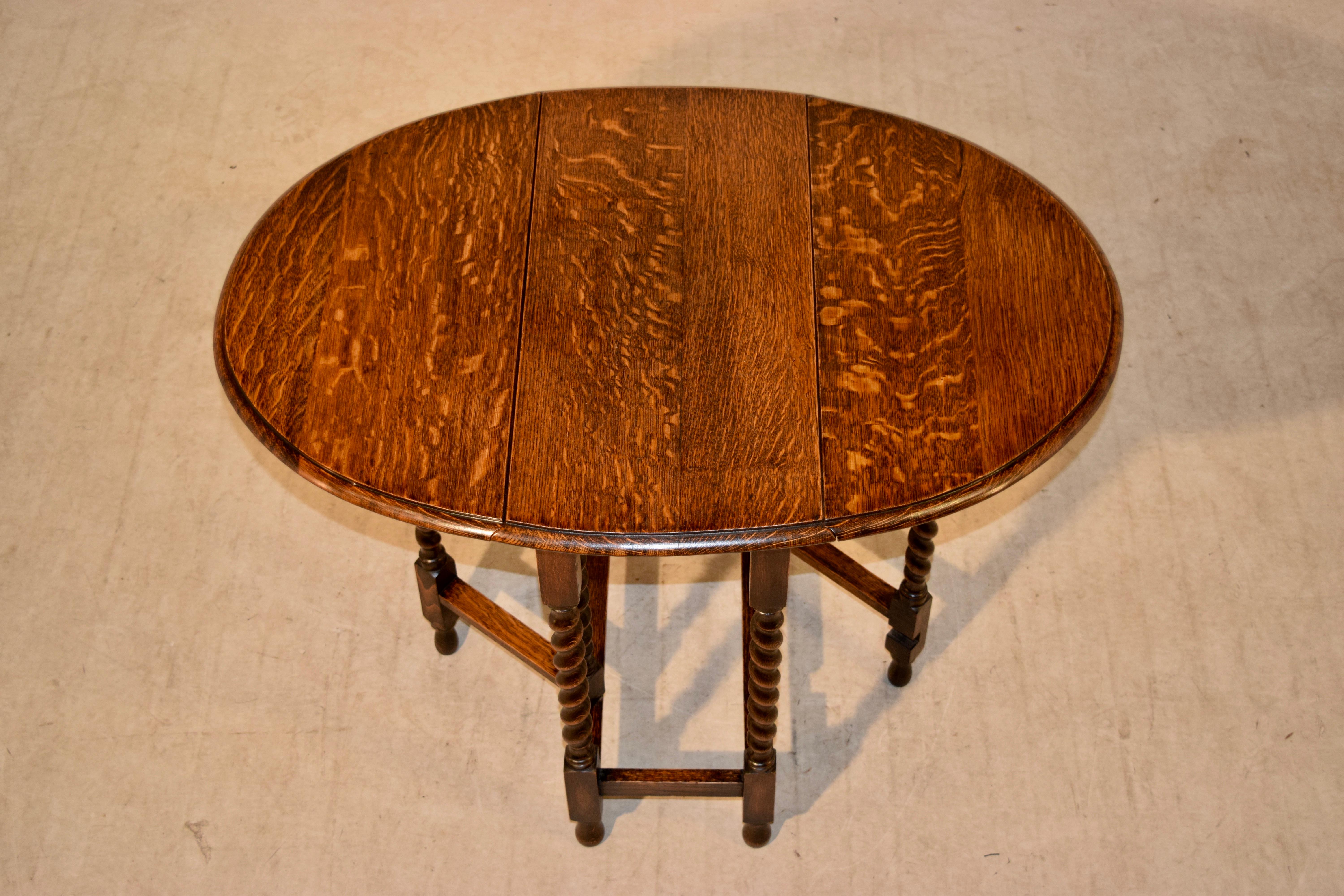 English Oak Gateleg Table, circa 1900 In Good Condition In High Point, NC