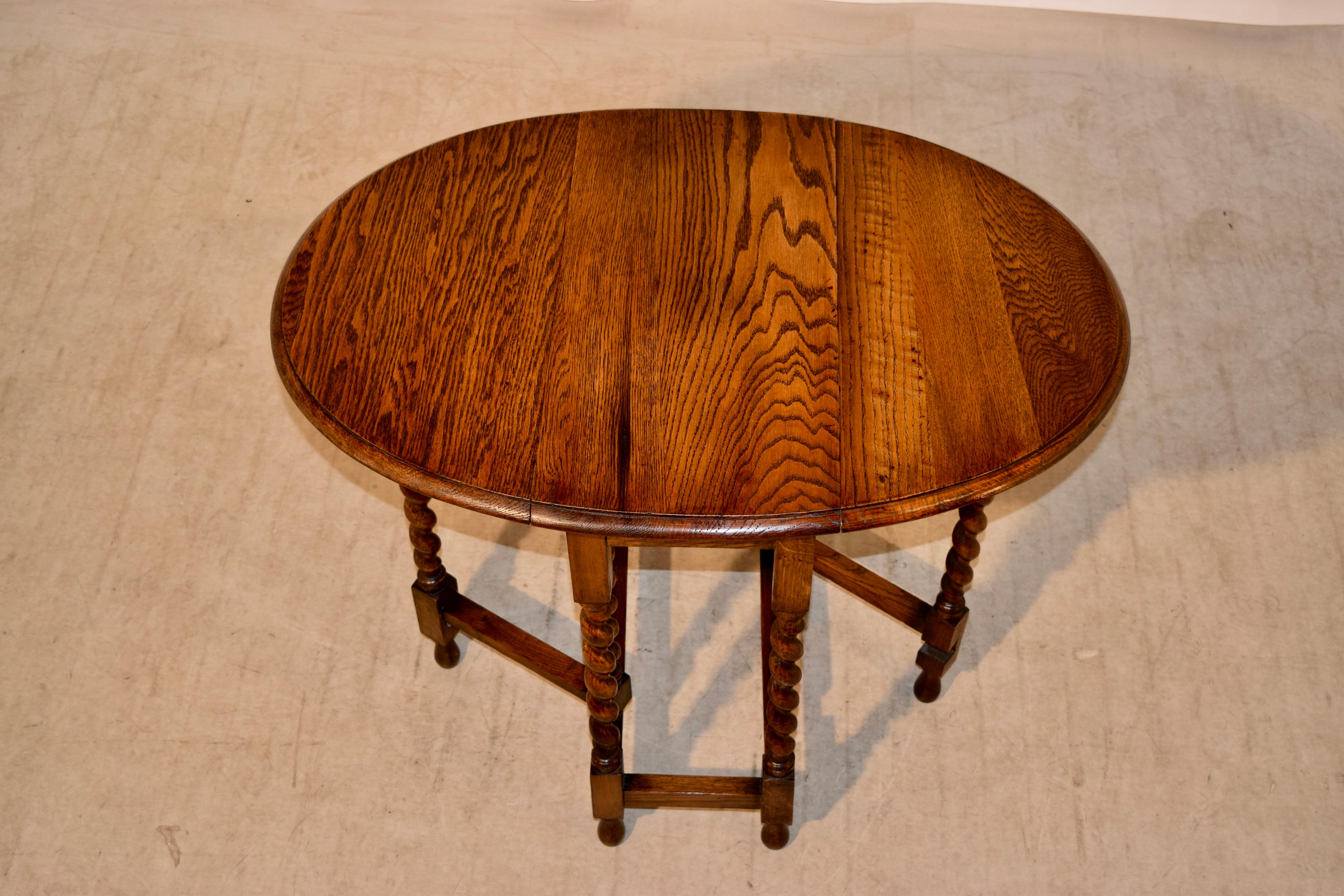 English Oak Gateleg Table, circa 1900 In Good Condition In High Point, NC