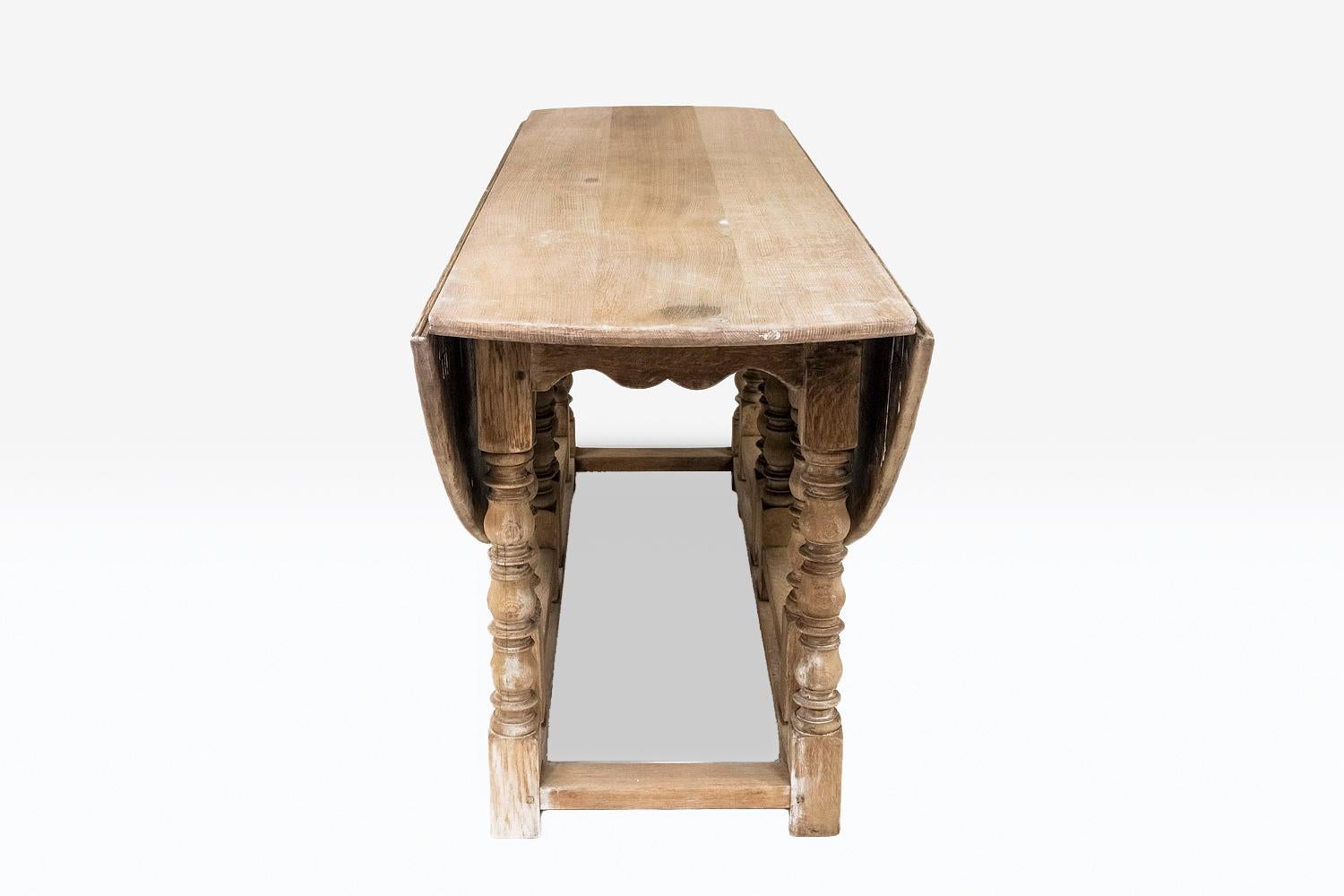 English Oak Gateleg Table with Eight Legs, circa 1900 In Good Condition In Saint-Ouen, FR