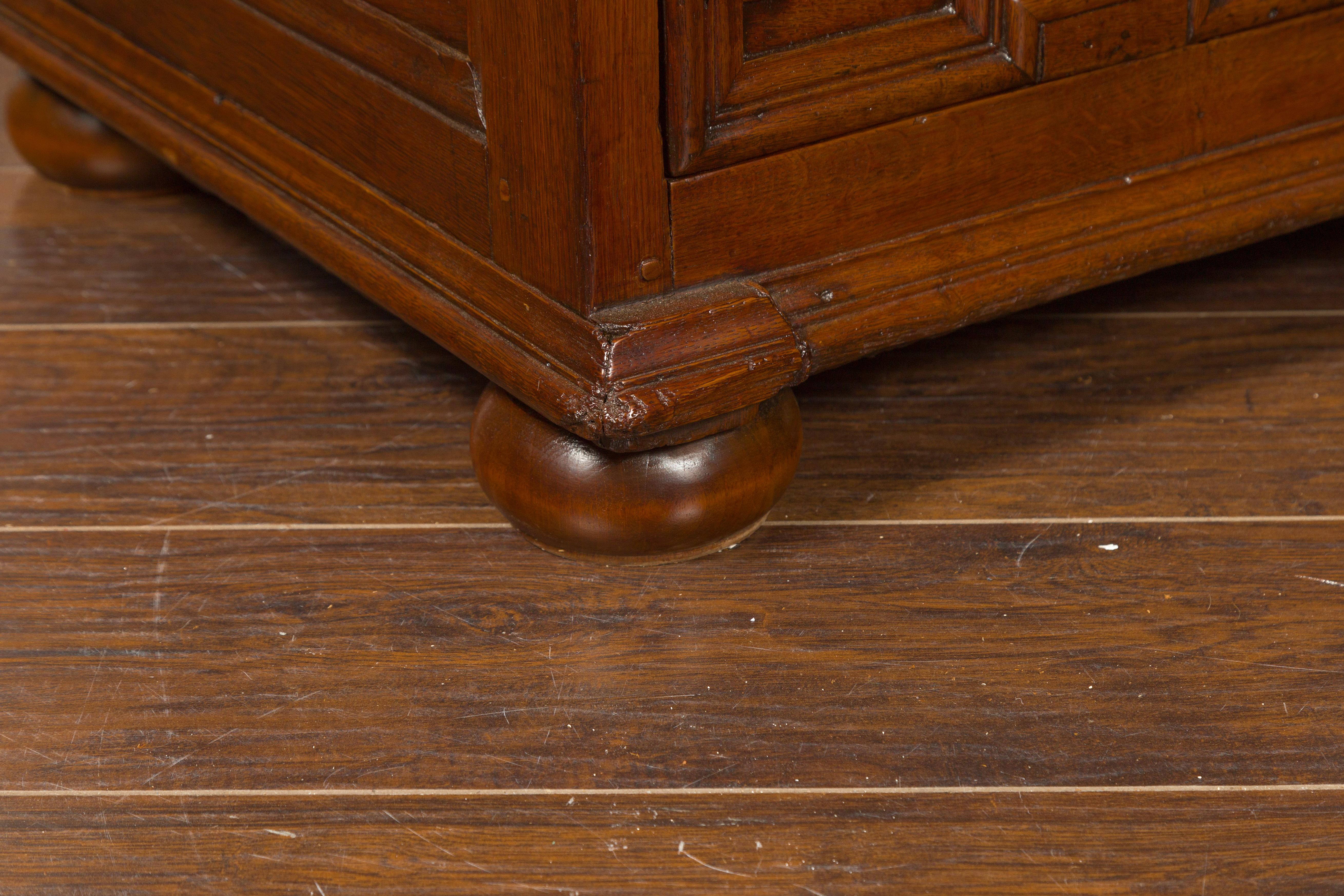 Cassettiera a cinque cassetti con fronte geometrica, circa 1800, in Oak Oak, periodo georgiano. in vendita 10