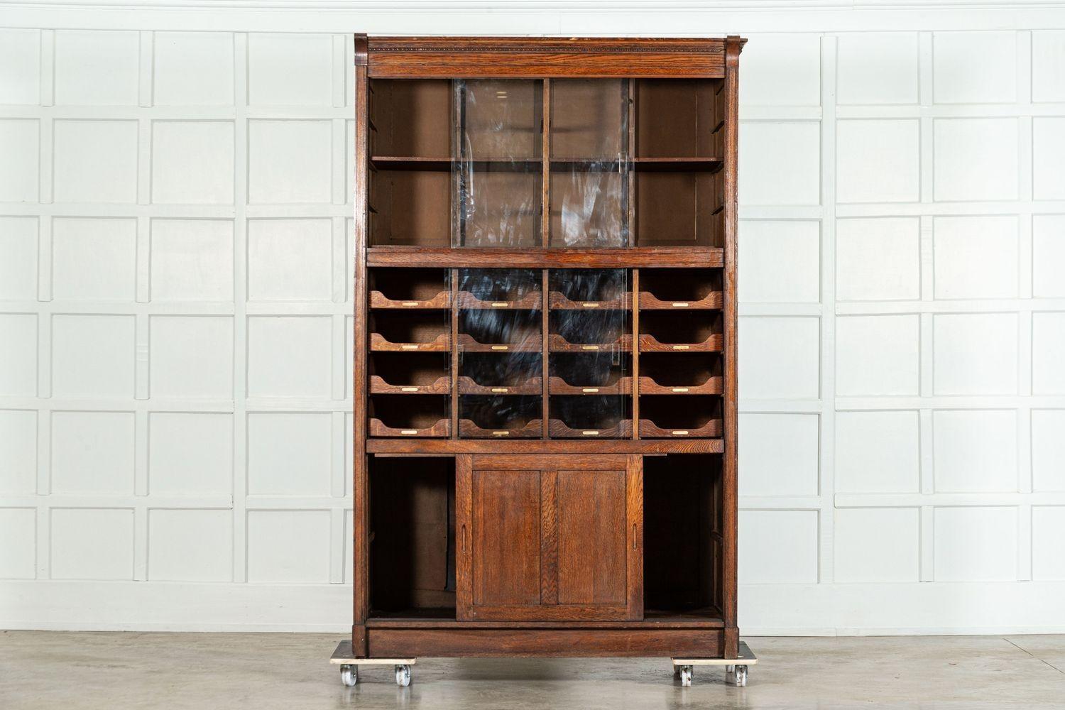 XX secolo Armadietto per merceria in Oak Oak smaltato in vendita