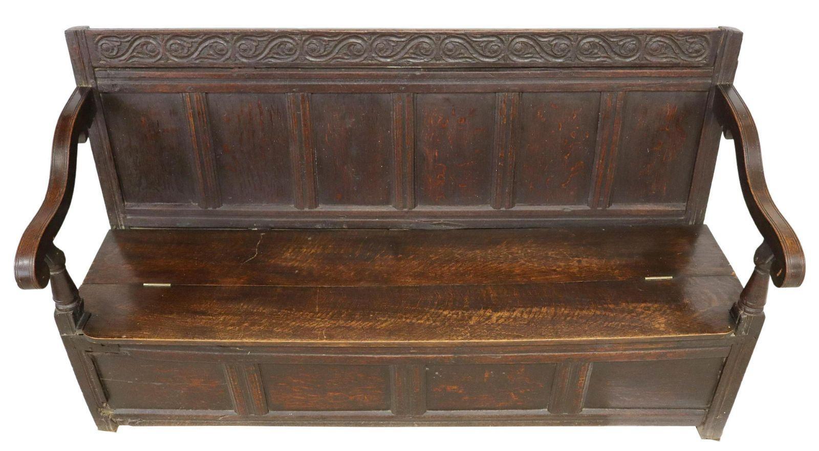 Englische Hall Storage Settle Bench aus Eiche, 18. Jahrhundert. (Britisch) im Angebot