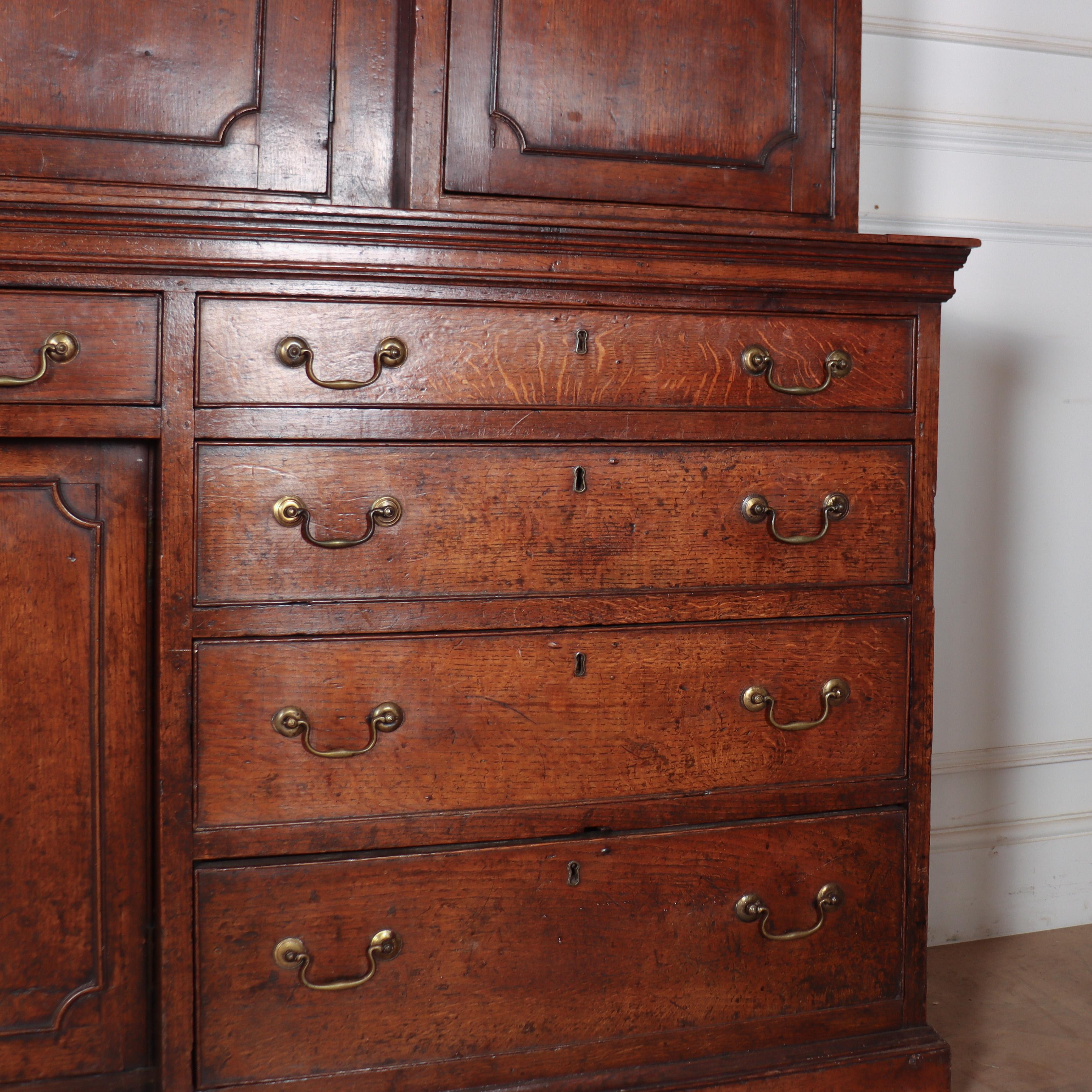 Fino al XVIII secolo Credenza per governanti in Oak in vendita