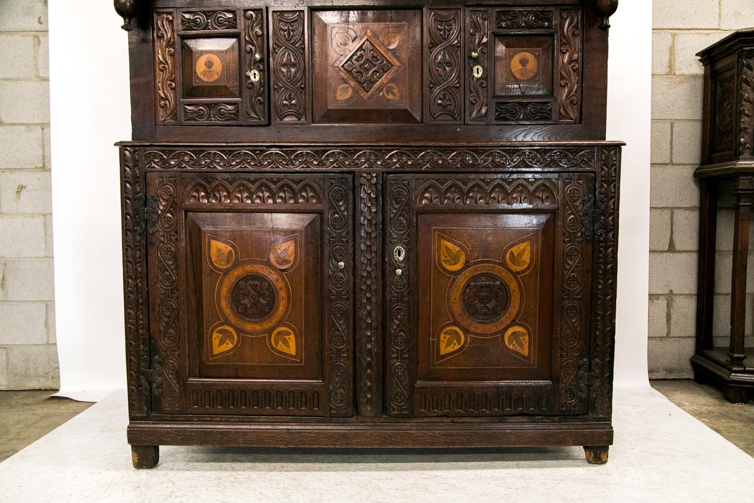 English Oak Inlaid Court Cupboard In Good Condition For Sale In Wilson, NC
