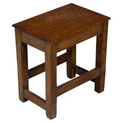 Sgabello in rovere inglese con piano rettangolare e traverse, 1920 circa