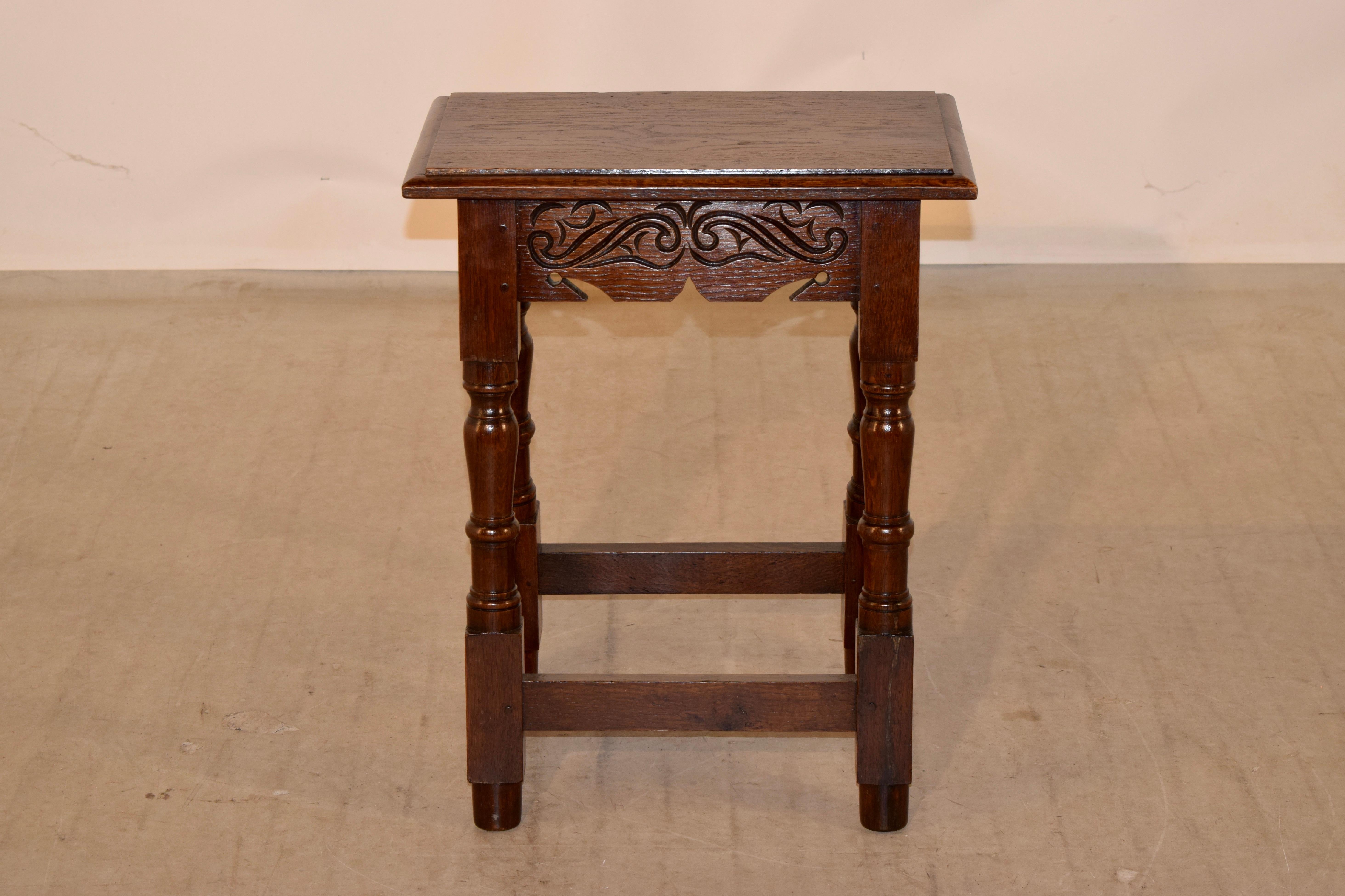 Début du 20ème siècle Tabouret joint en chêne anglais, vers 1920 en vente