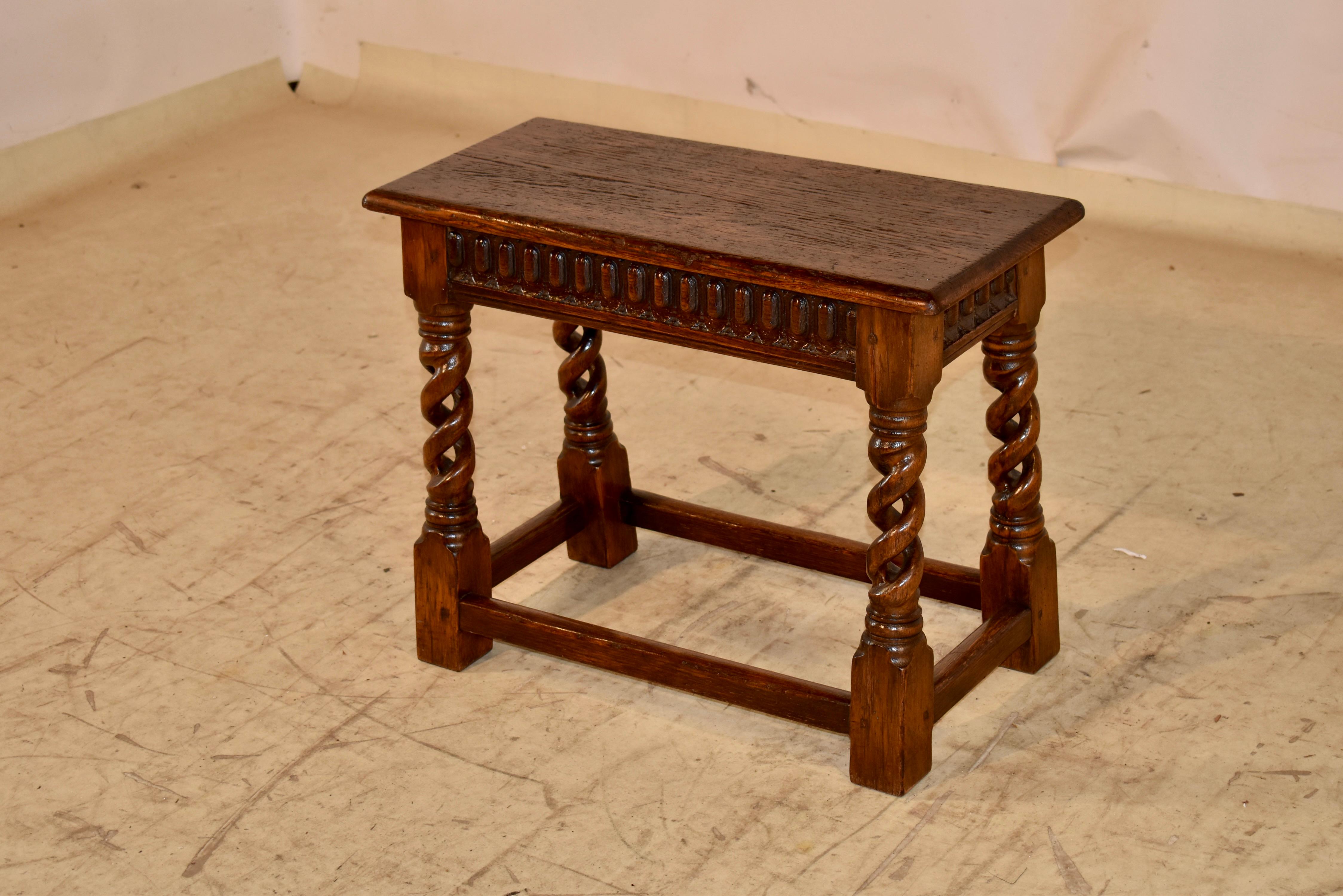 Englischer Eichenholzhocker, CIRCA 1900 im Zustand „Gut“ im Angebot in High Point, NC