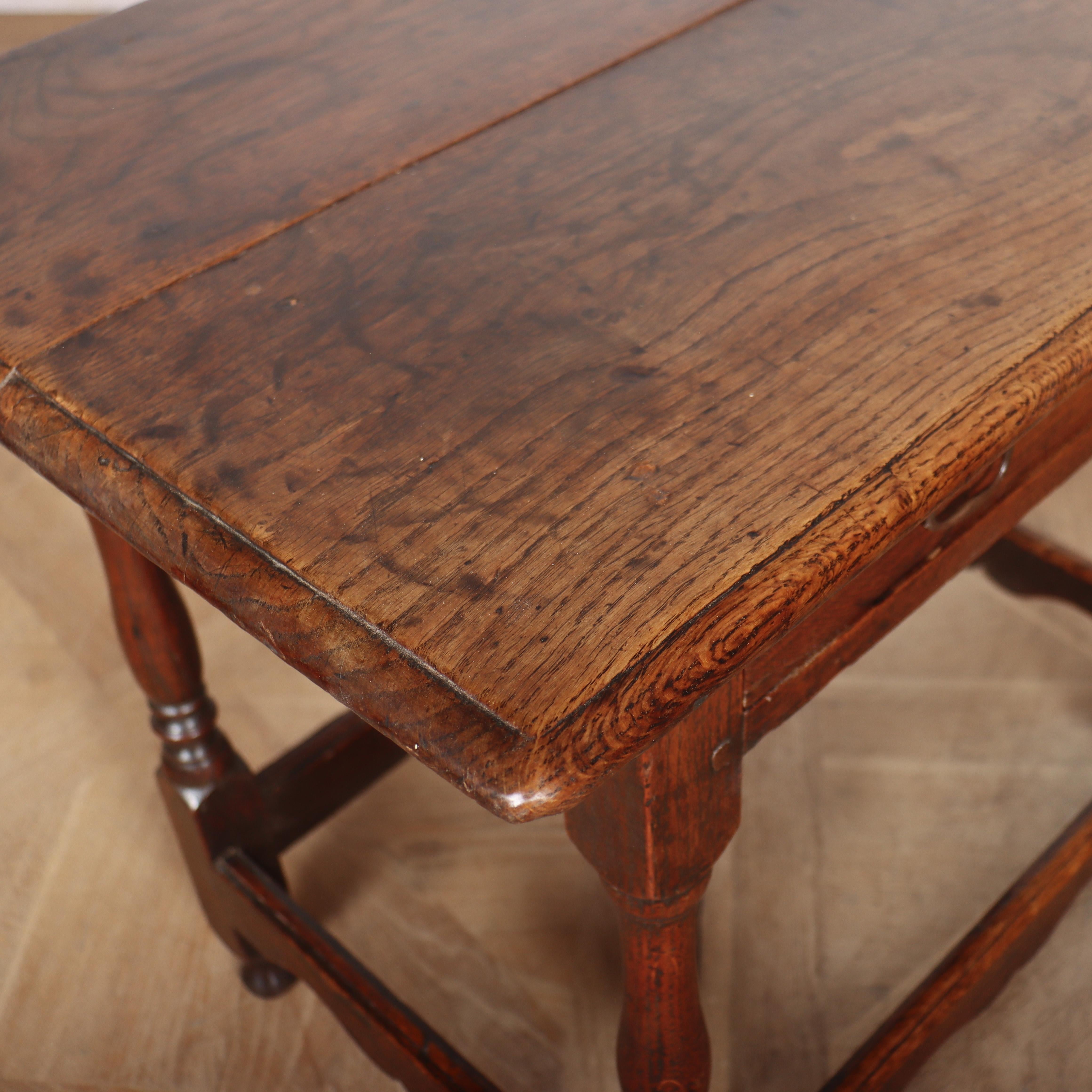 Tavolo da lampada in Oak inglese in vendita 1