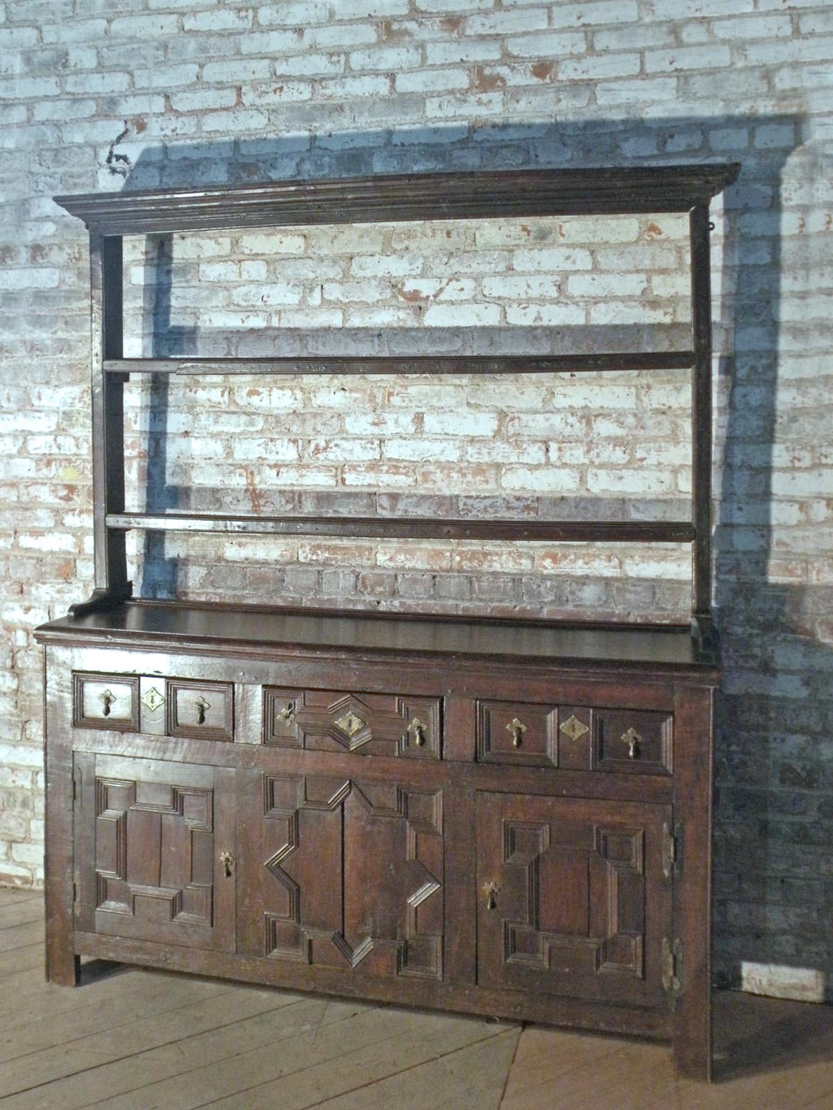 English Oak Late 17th Century Jacobean Buffet / Cupboard / Dresser with Dishrack In Good Condition For Sale In Troy, NY