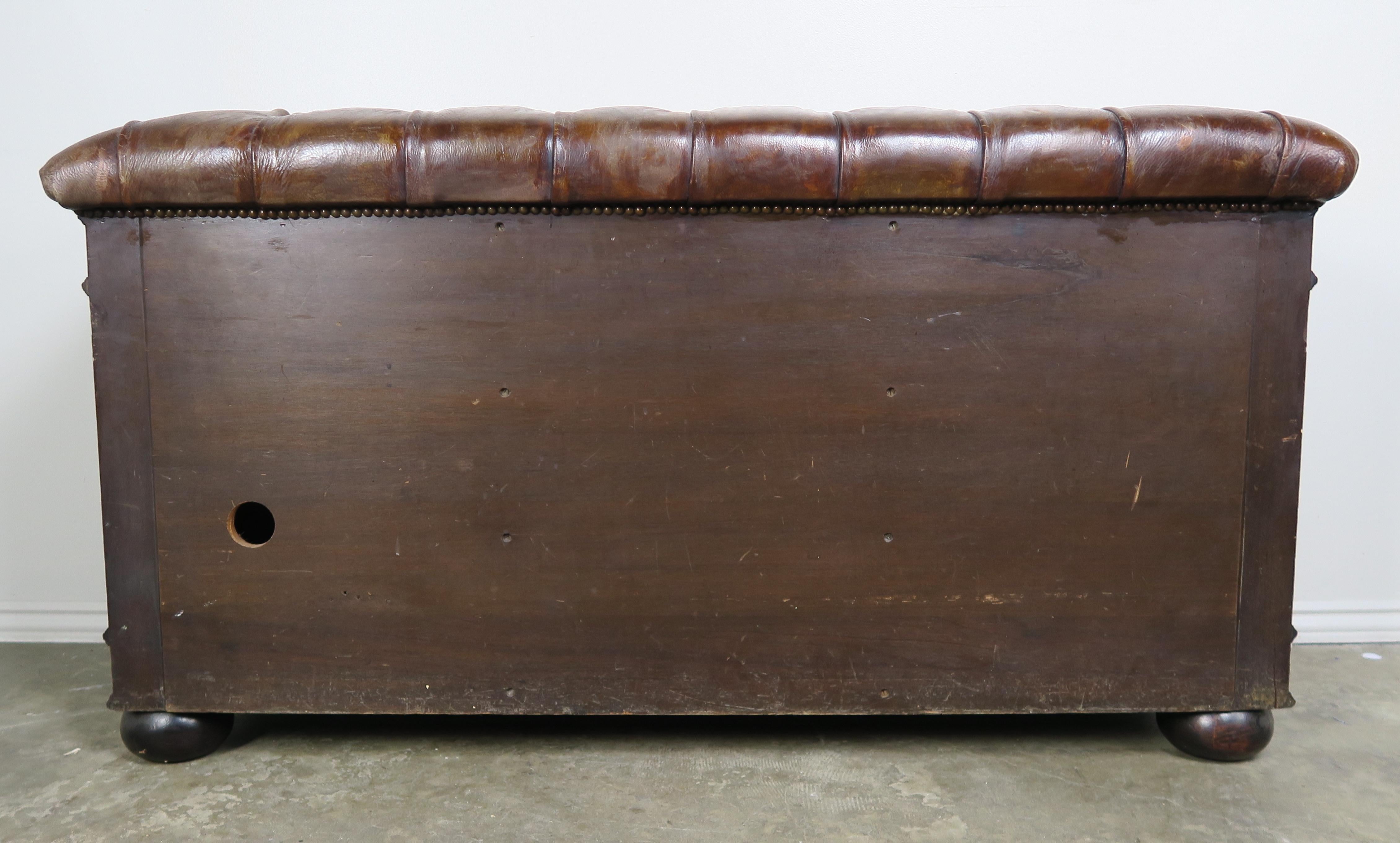 English Oak Leather Tufted Bench with Storage, circa 1900s 5