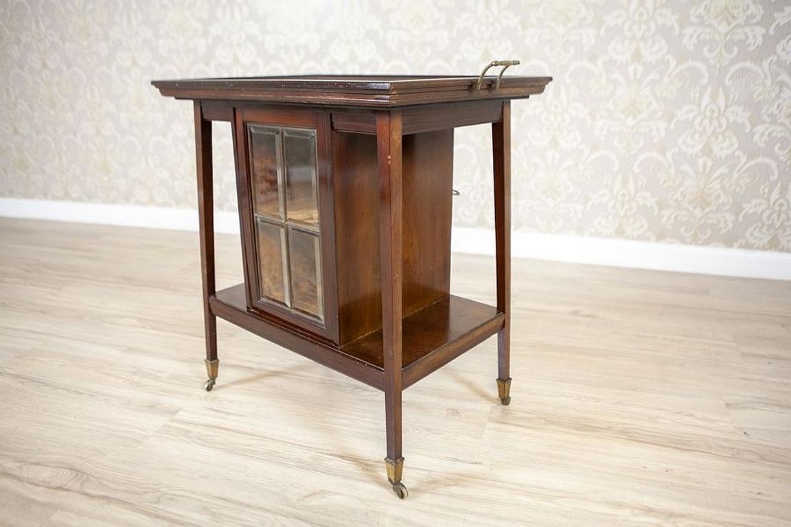 Glass English Oak Liquor Cabinet/Side Table From the Late 19th Century