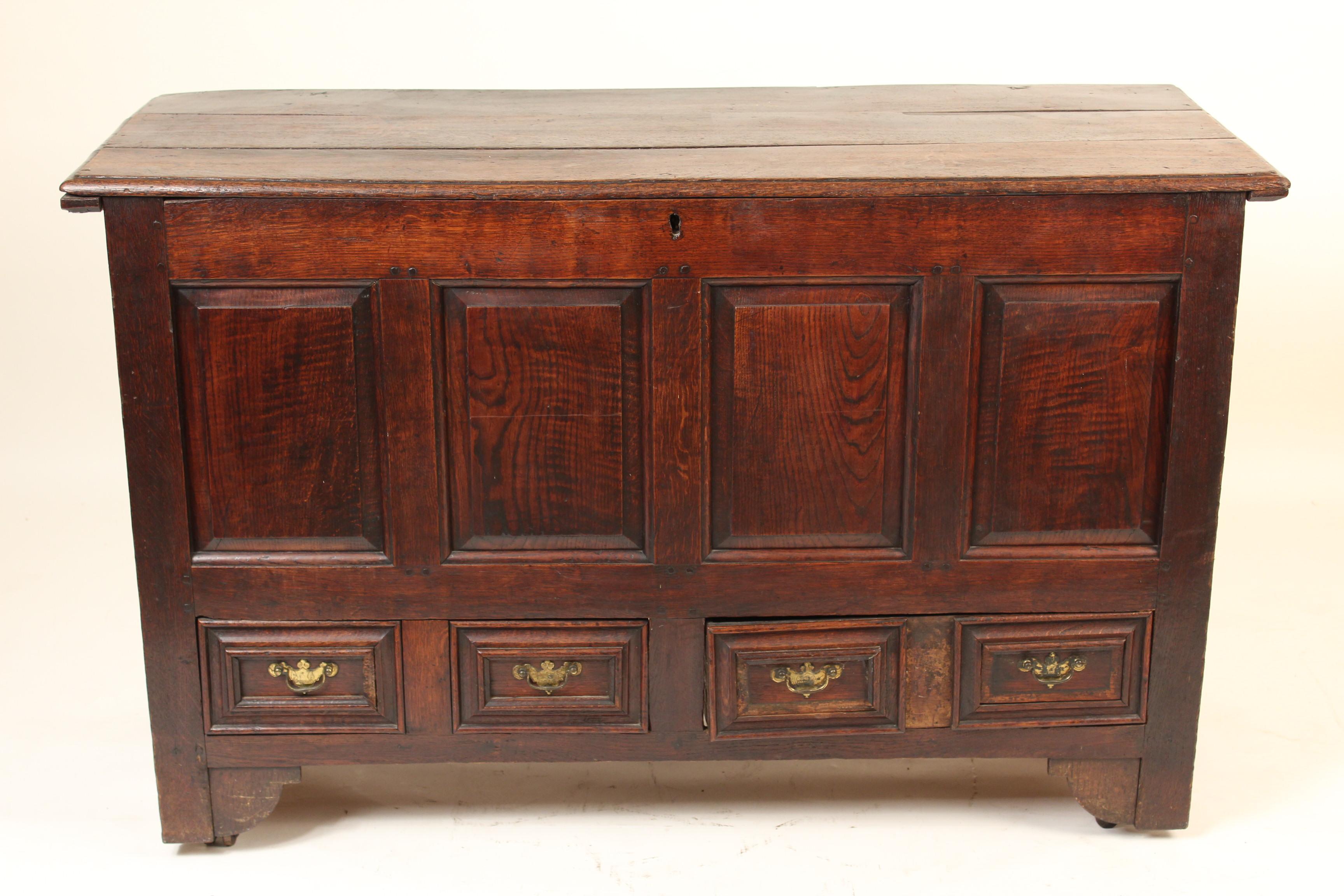 Antique George II style English oak mule chest, early 19th century. The top lifts up for storage and there are two bottom drawers. This mule chest has excellent old original color. It has ample storage, can be used as a sideboard or large trunk.