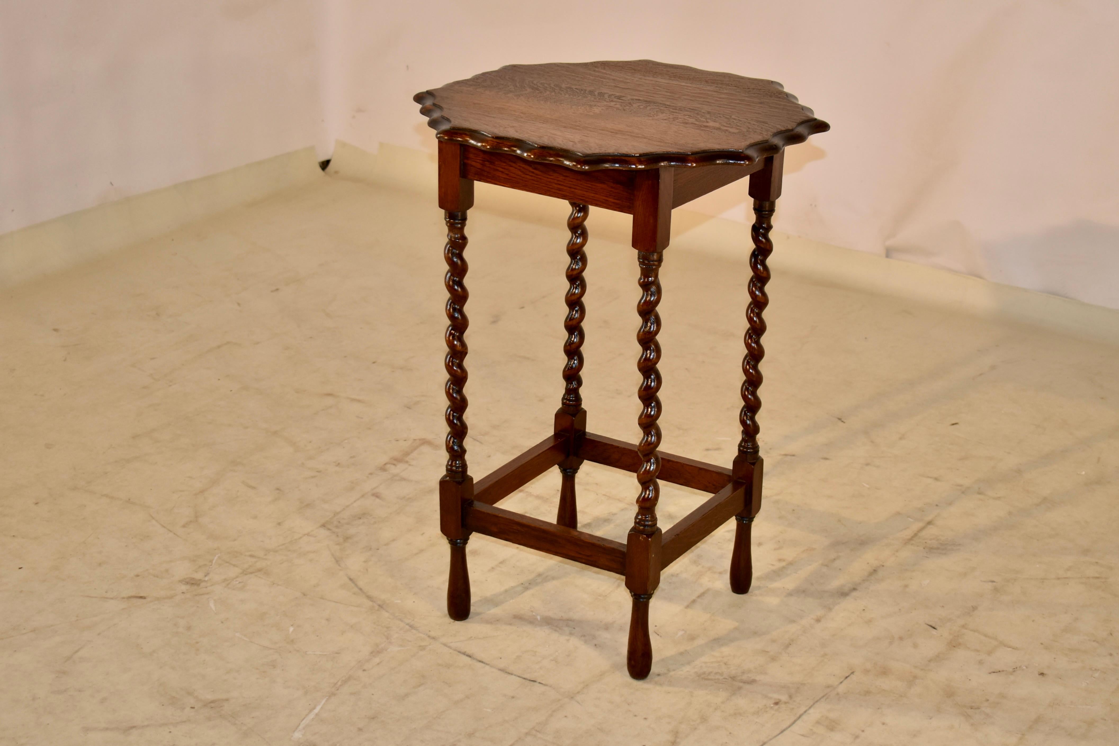 English Oak Occasional Table, C. 1900 In Good Condition For Sale In High Point, NC