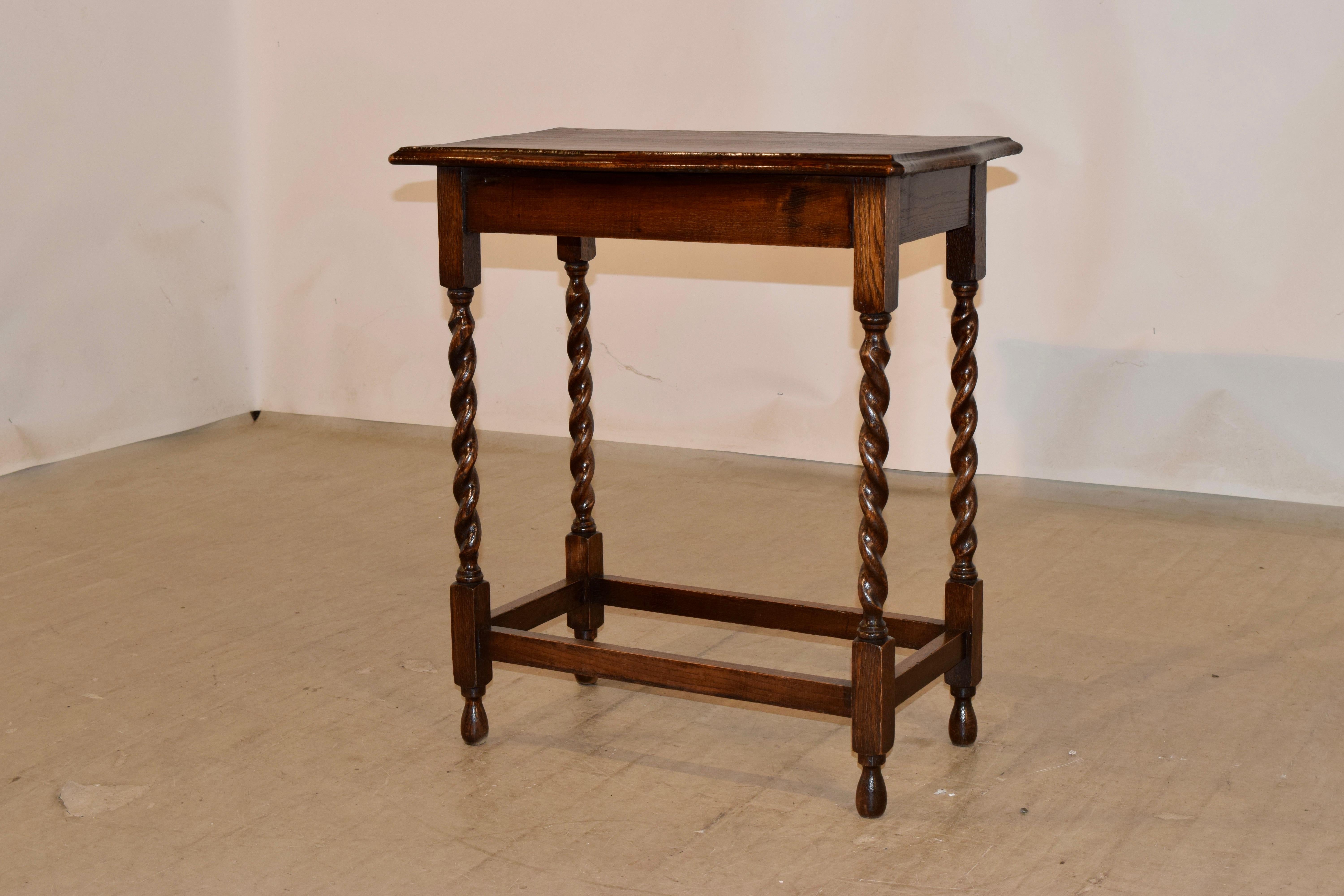 English Oak Occasional Table, Circa 1900 In Good Condition In High Point, NC