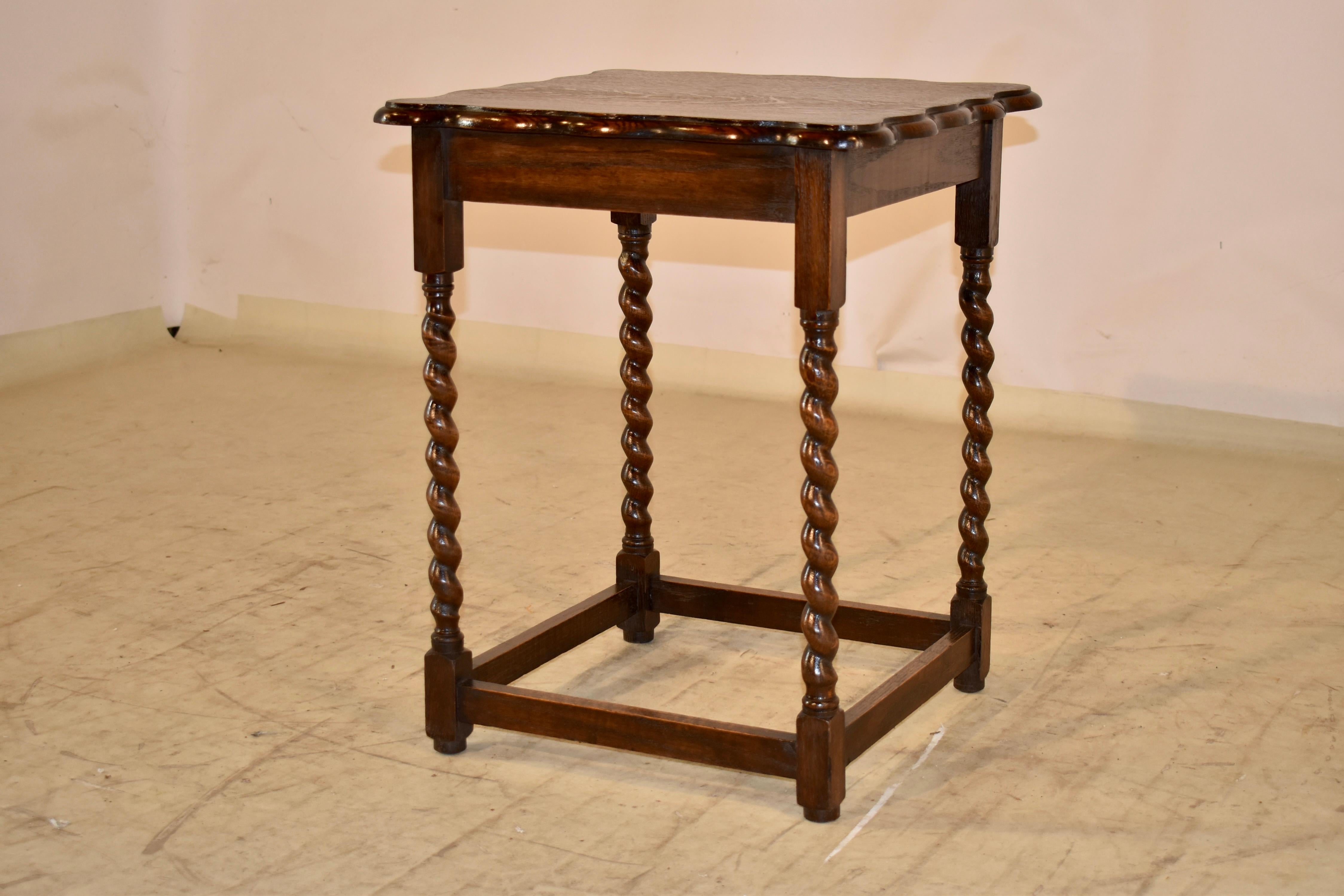 English Oak Occasional Table, Circa 1900 In Good Condition For Sale In High Point, NC