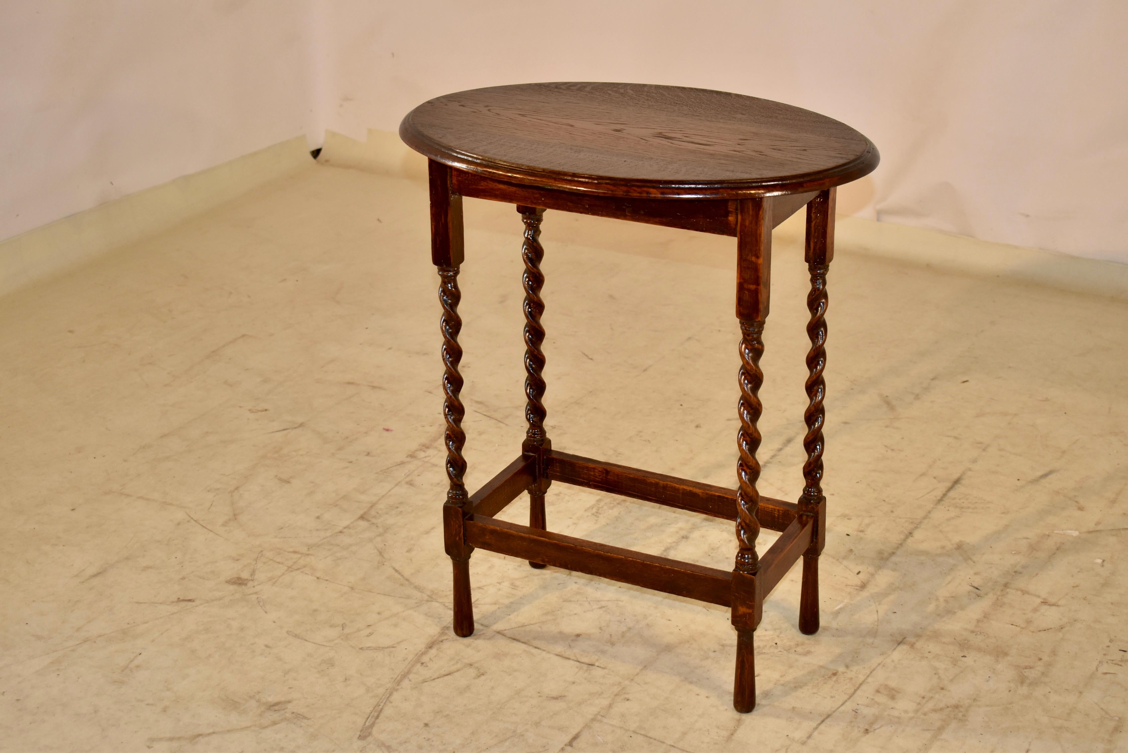 Early 20th Century English Oak Oval Side Table, circa 1900 For Sale