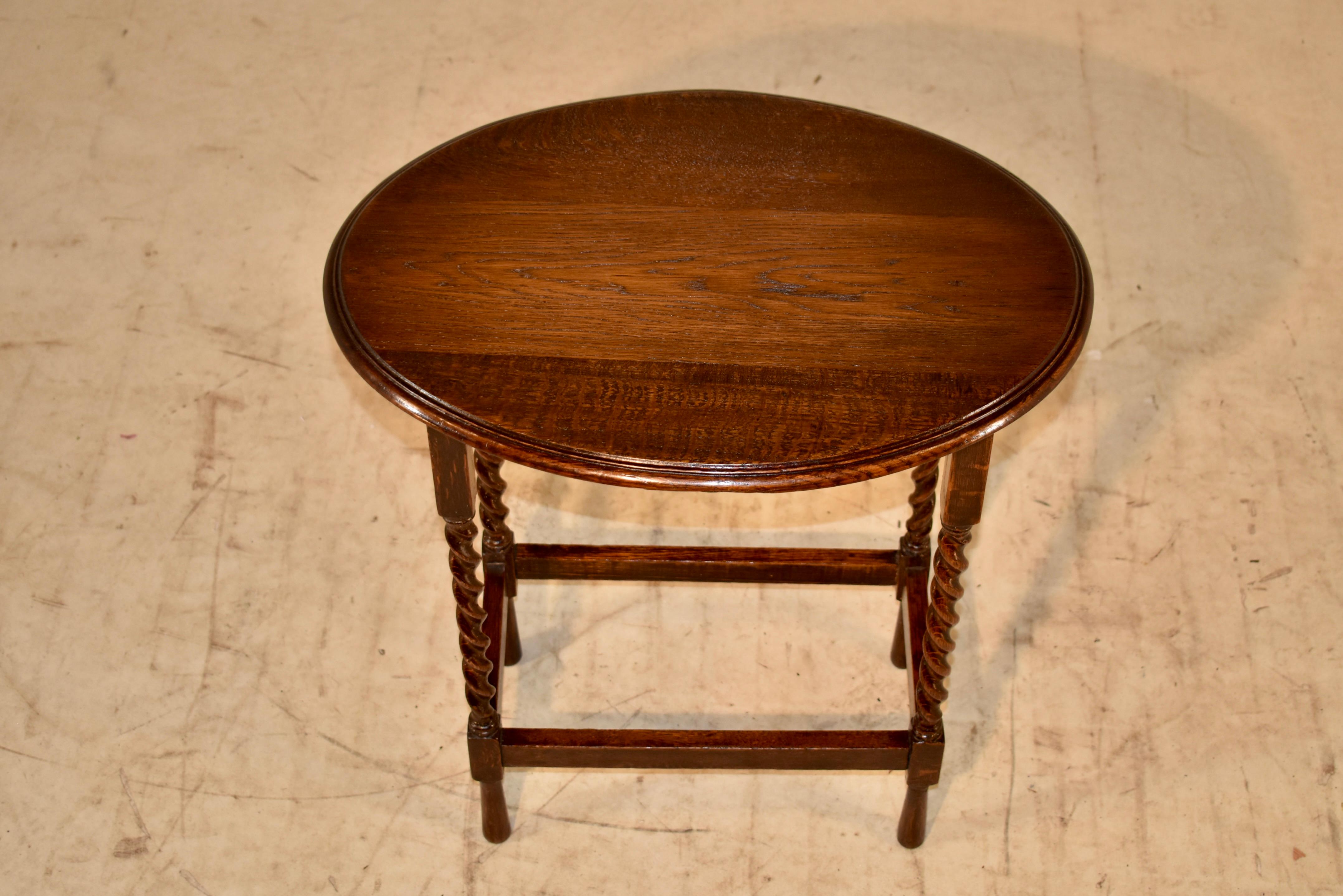 English Oak Oval Side Table, circa 1900 For Sale 2