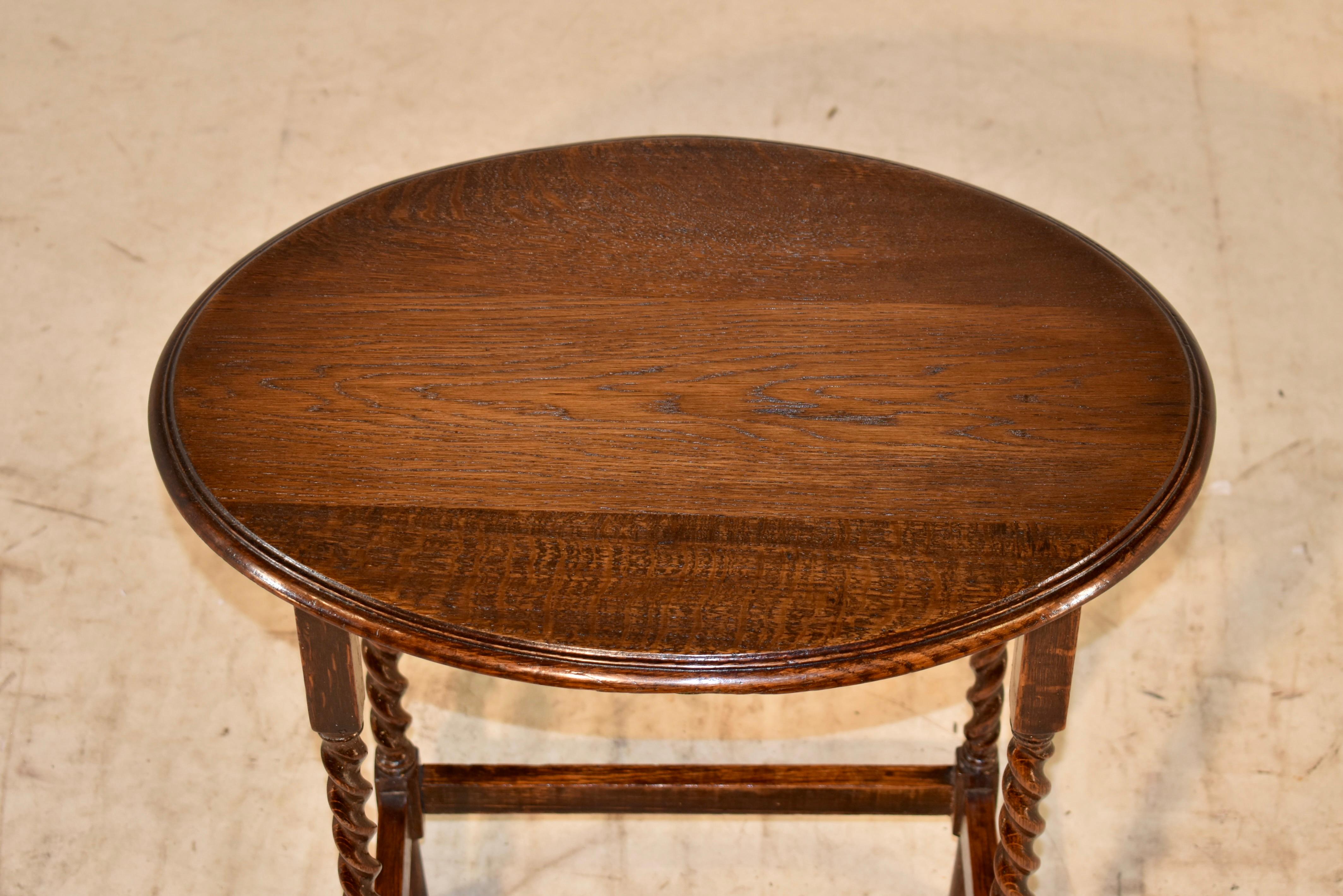 English Oak Oval Side Table, circa 1900 For Sale 3