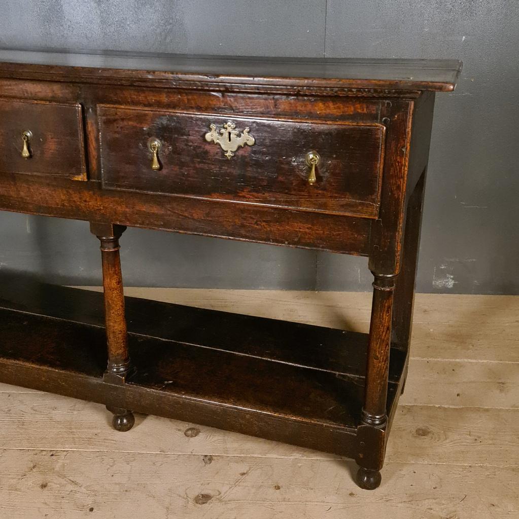 Large 18th C three drawer English oak potboard dresser base. Great colour. 1780.

Dimensions
81 inches (206 cms) wide
18 inches (46 cms) deep
34.5 inches (88 cms) high.