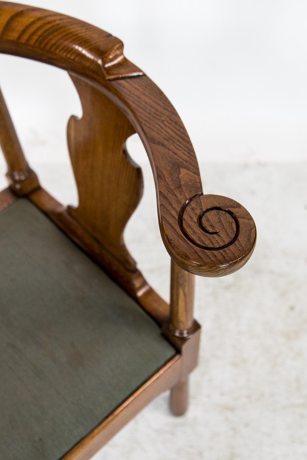 Late 19th Century English Oak Queen Anne Corner Chair