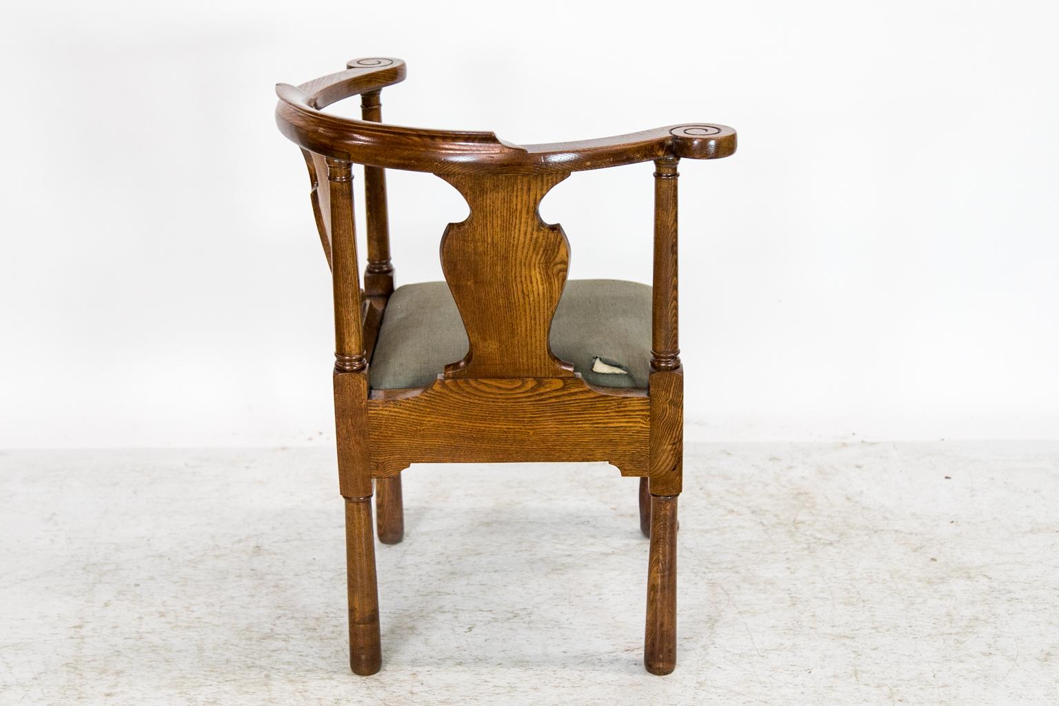 English Oak Queen Anne Corner Chair 4