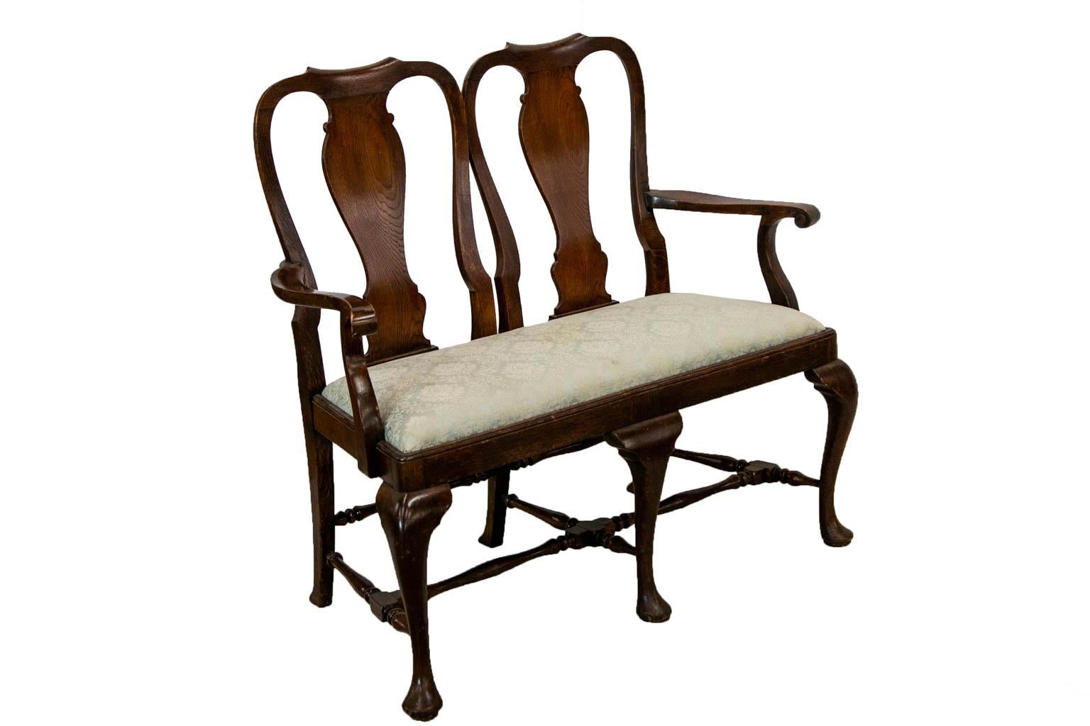 Late 19th Century English Oak Queen Anne Settee For Sale