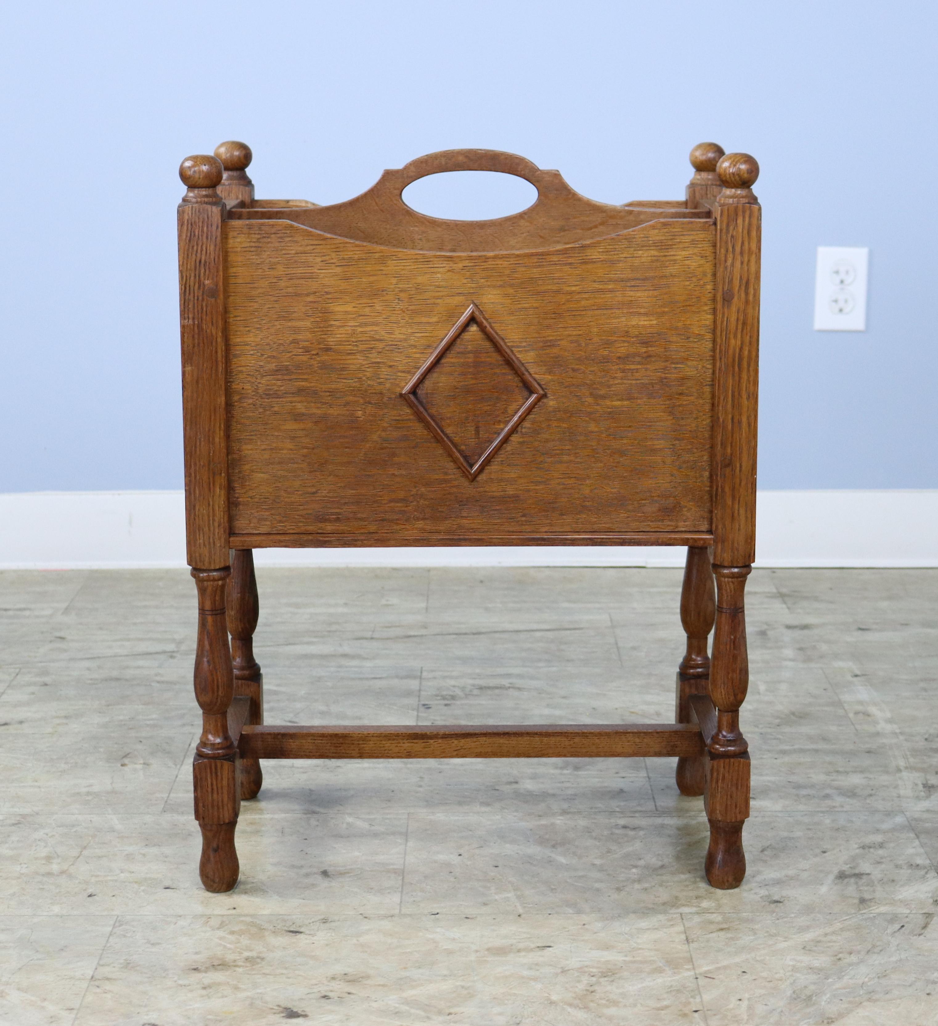English Oak Sheet Music or Magazine Rack In Good Condition For Sale In Port Chester, NY
