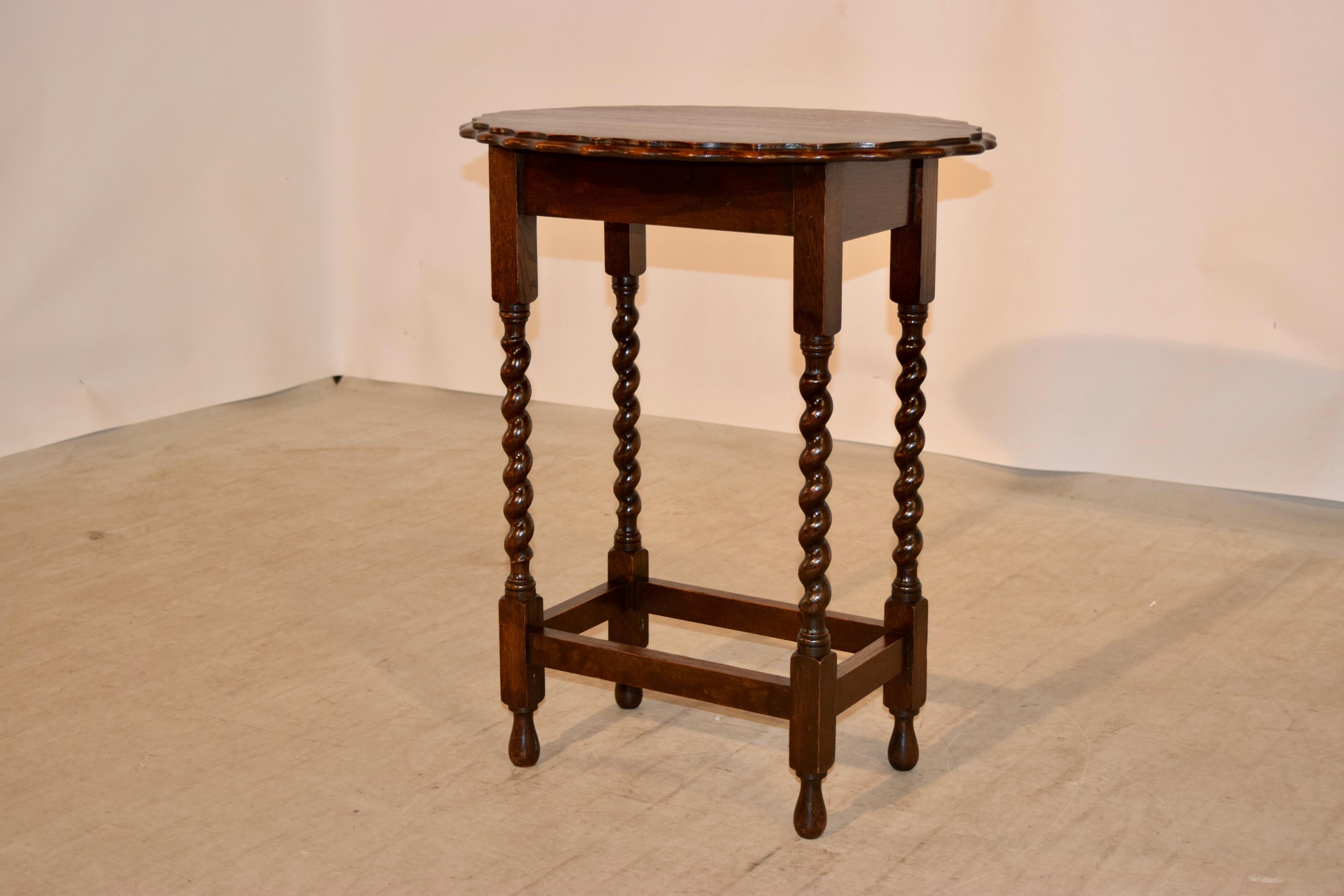 English Oak Side Table, circa 1900 In Good Condition In High Point, NC