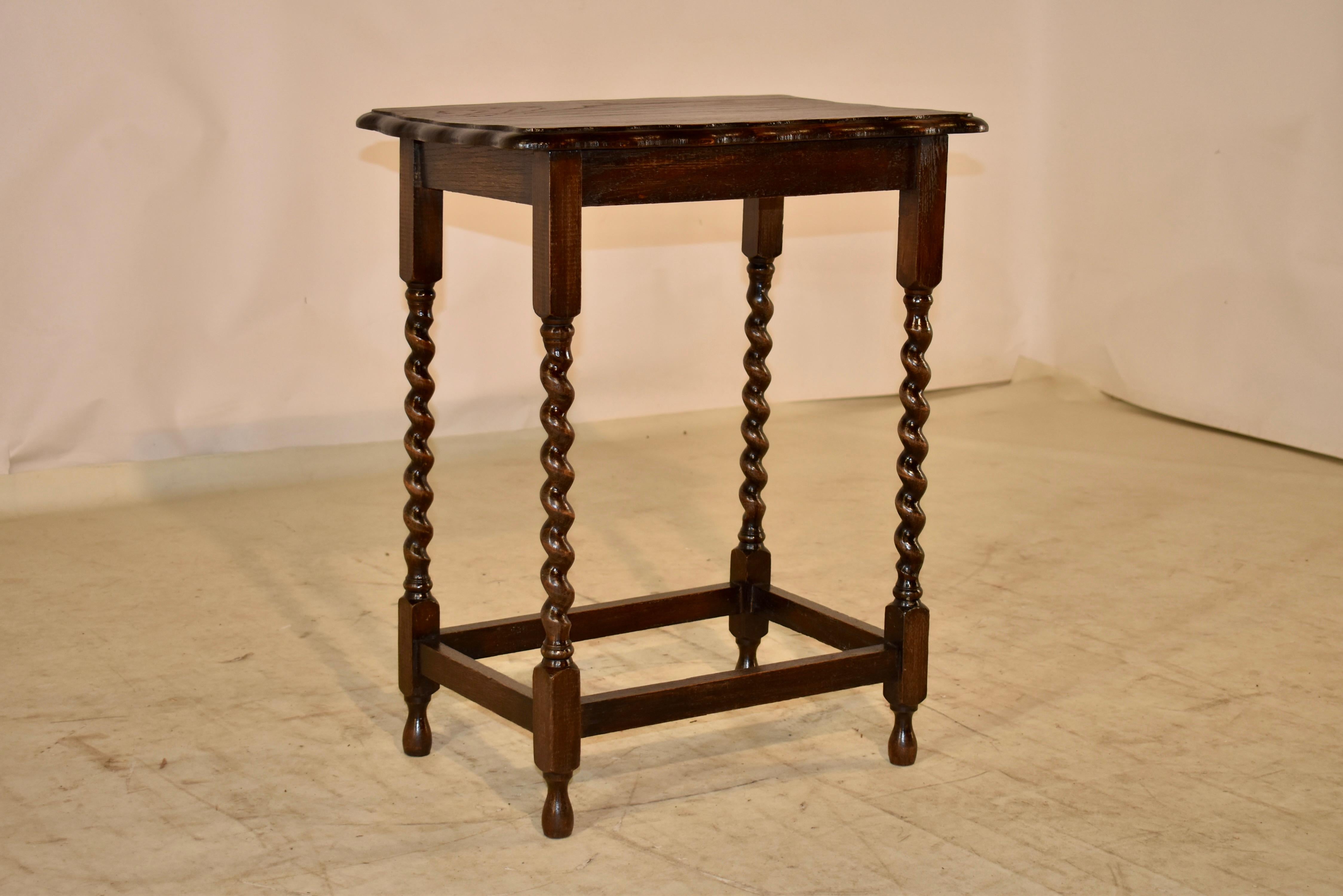 English Oak Side Table, circa 1900 In Good Condition For Sale In High Point, NC