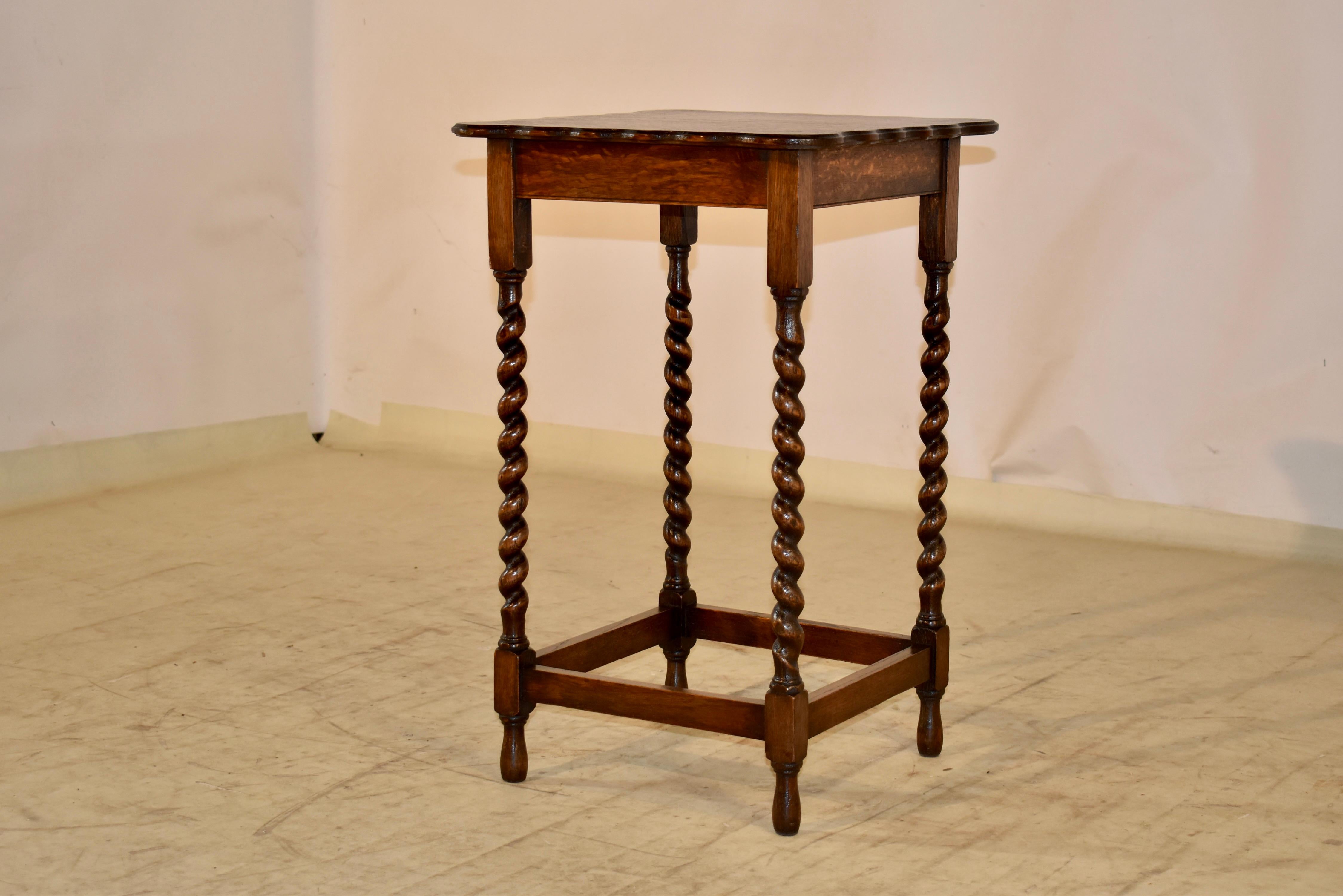 English Oak Side Table, circa 1900 In Good Condition For Sale In High Point, NC