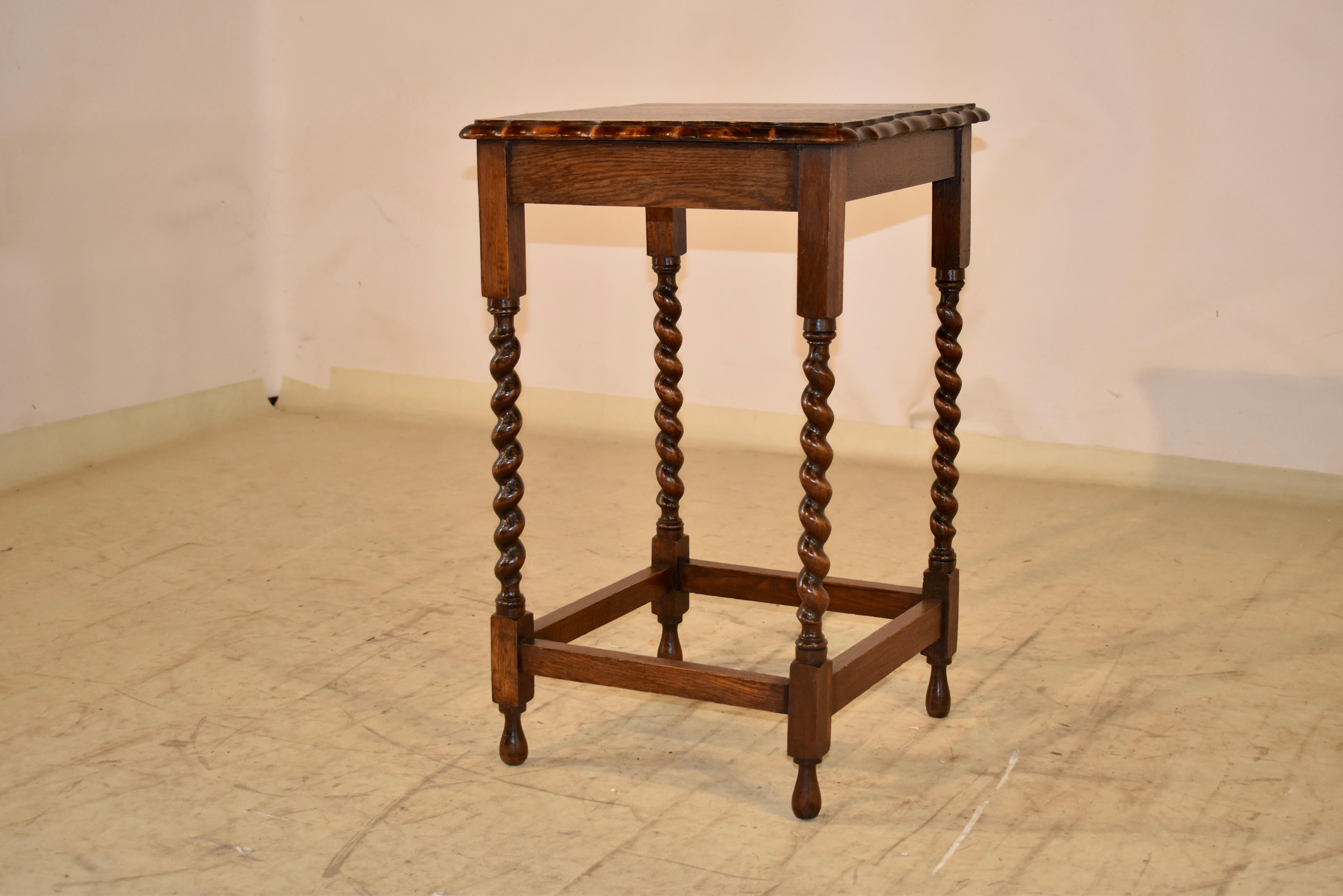 English Oak Side Table, Circa 1900 In Good Condition For Sale In High Point, NC