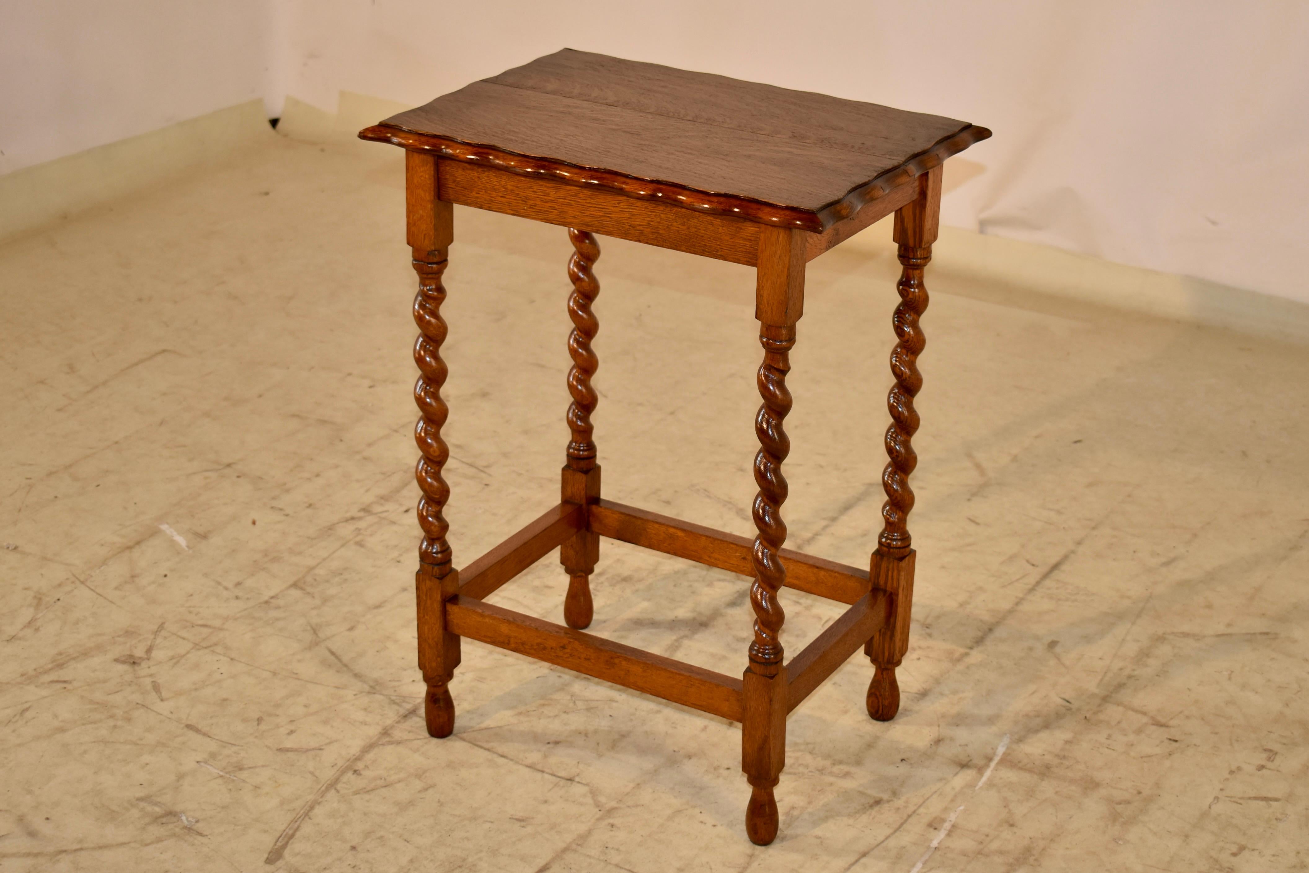 English Oak Side Table, Circa 1900 In Good Condition For Sale In High Point, NC