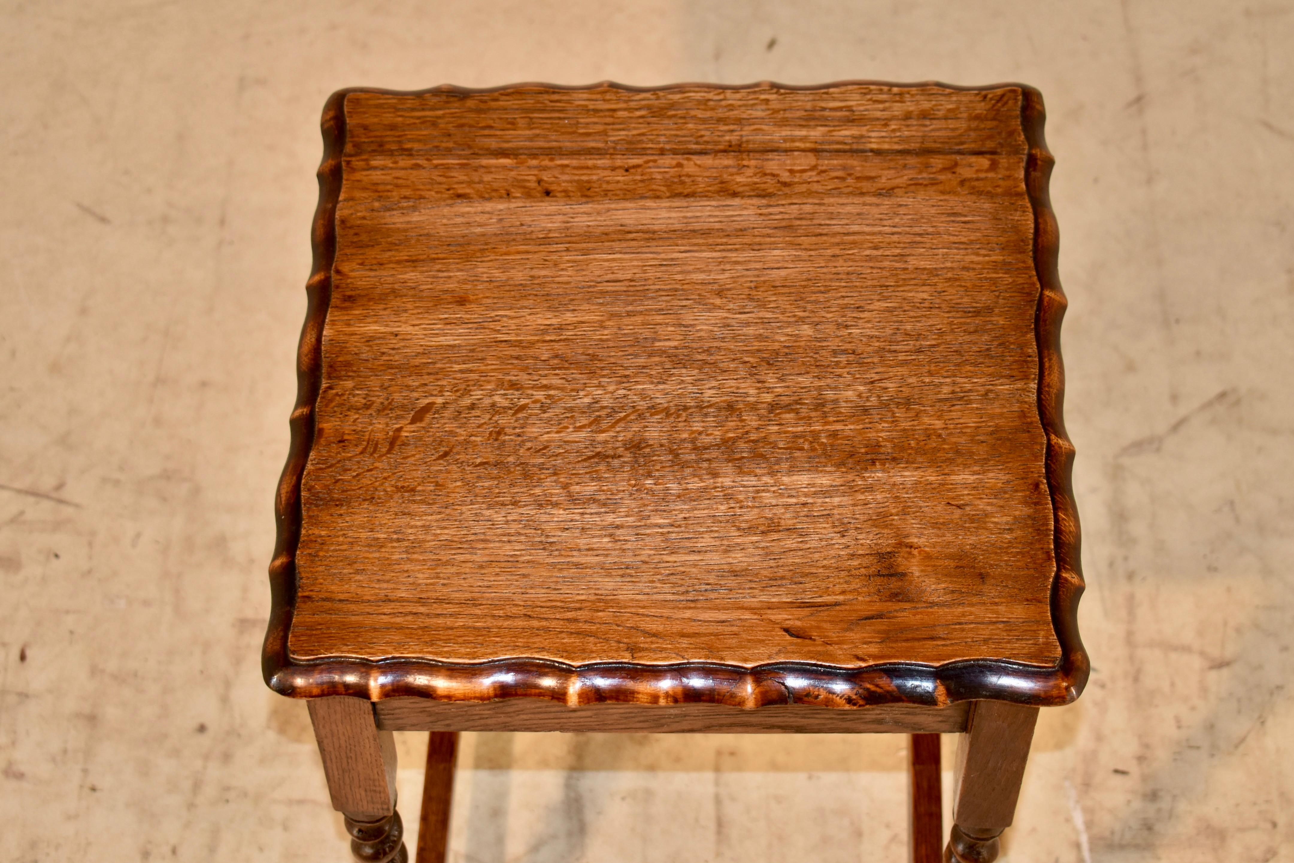 Début du 20ème siècle Table d'appoint en chêne anglais, vers 1900 en vente