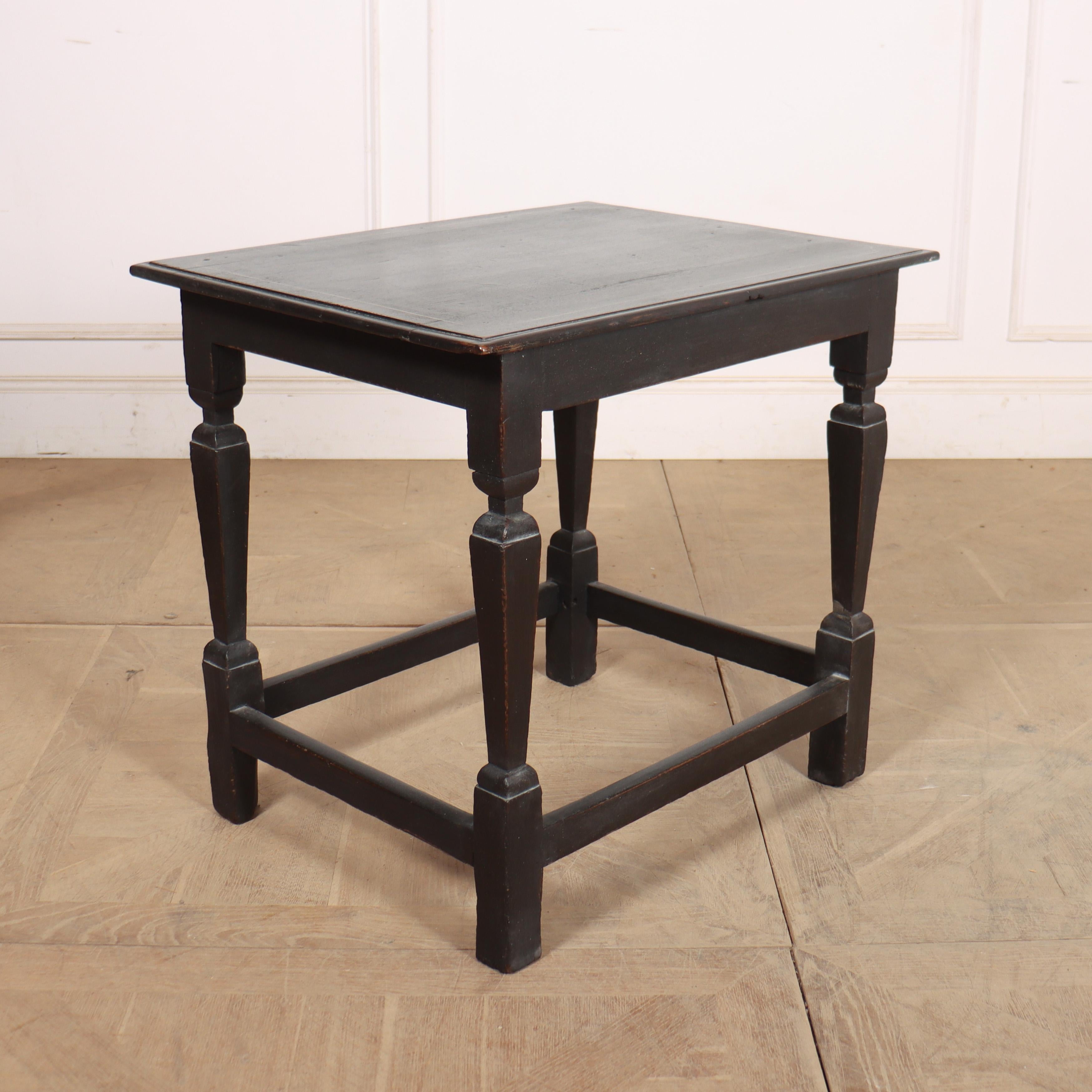 Table d'appoint en chêne anglais en vente 3