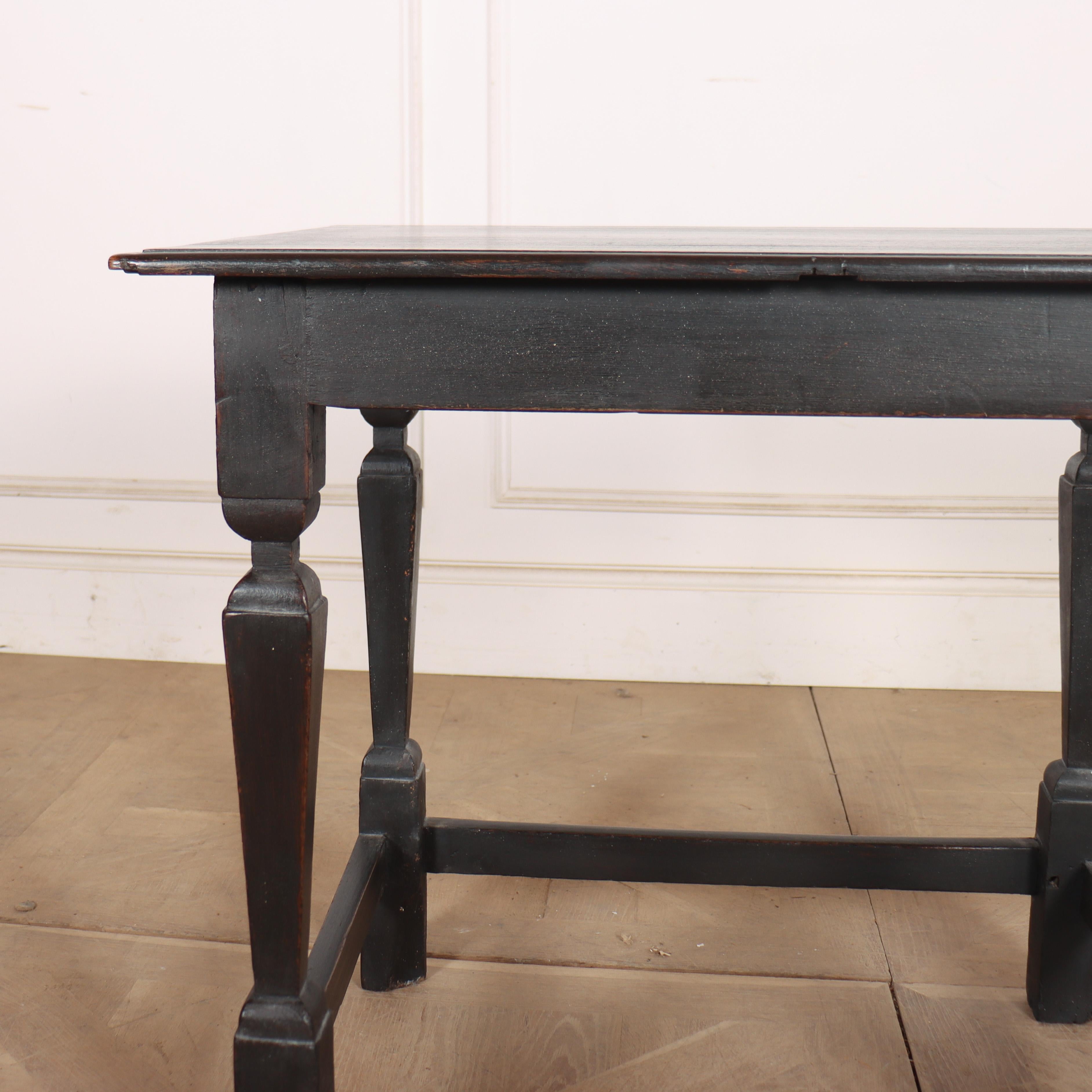 Table d'appoint en chêne anglais de la fin du XVIIIe siècle avec décoration peinte ultérieure. 1780.


Référence interne : C


Code : 8940

Dimensions :
L : 29,5