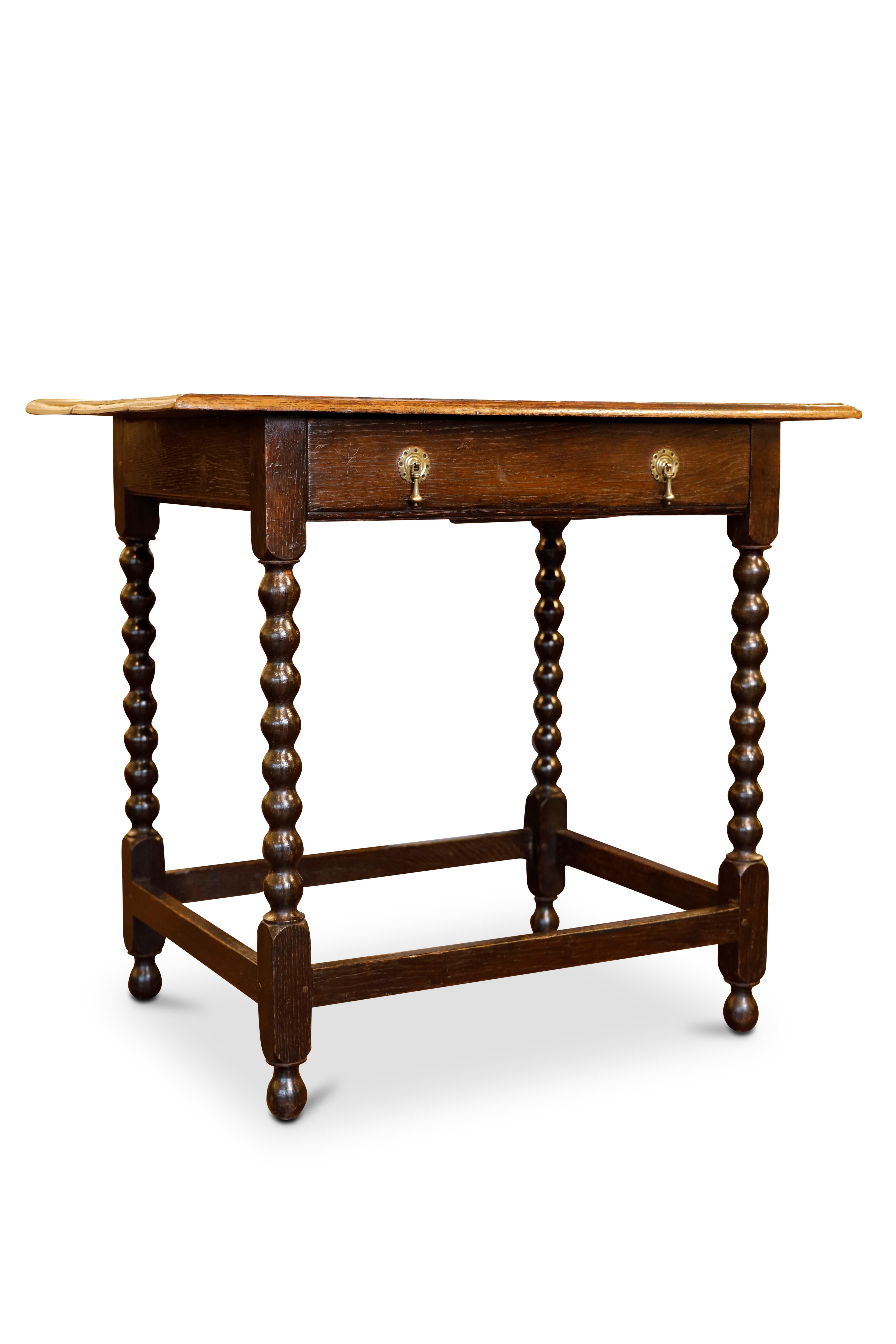 Mesa auxiliar inglesa de roble Victoriano en venta