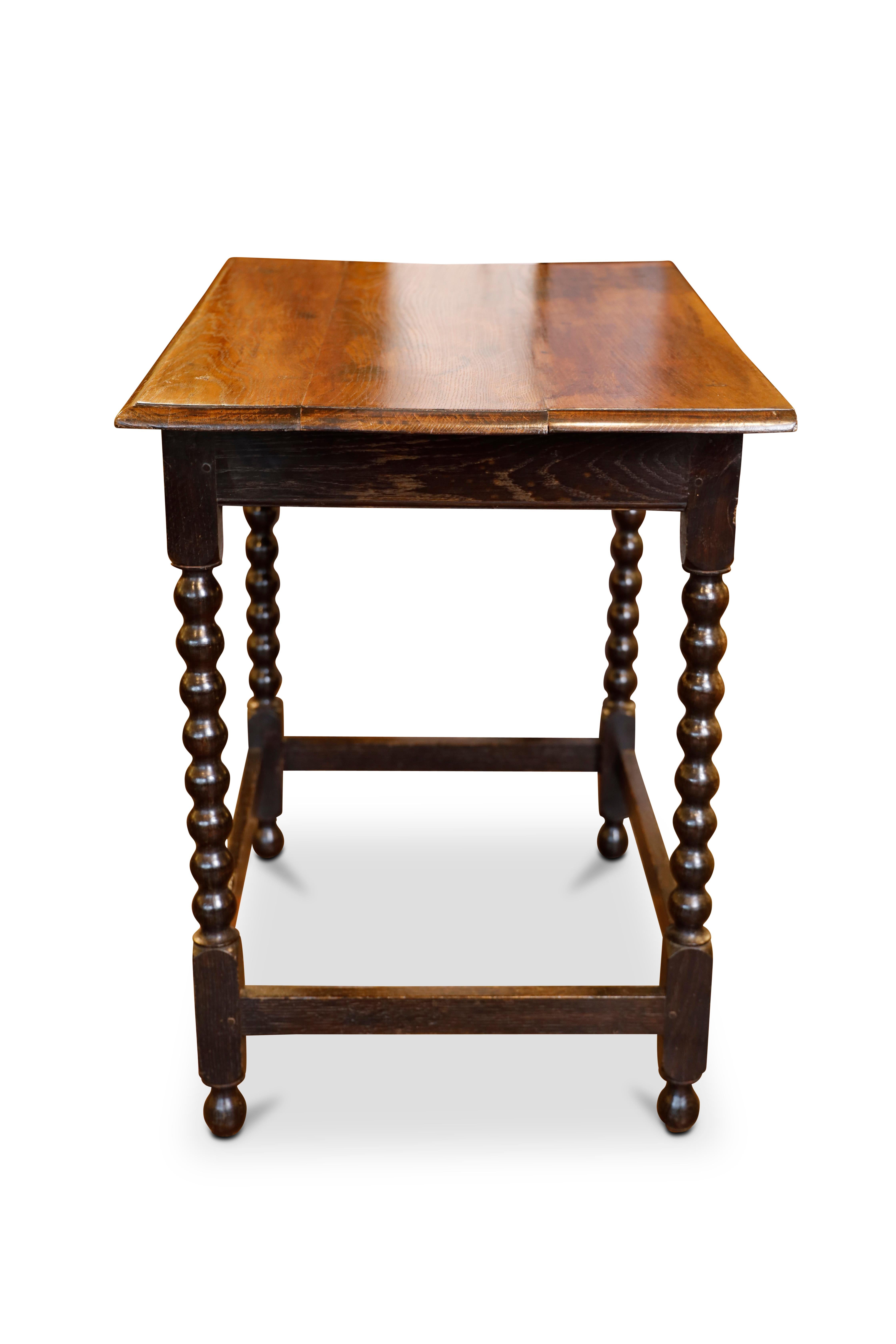 Mesa auxiliar inglesa de roble Inglés en venta