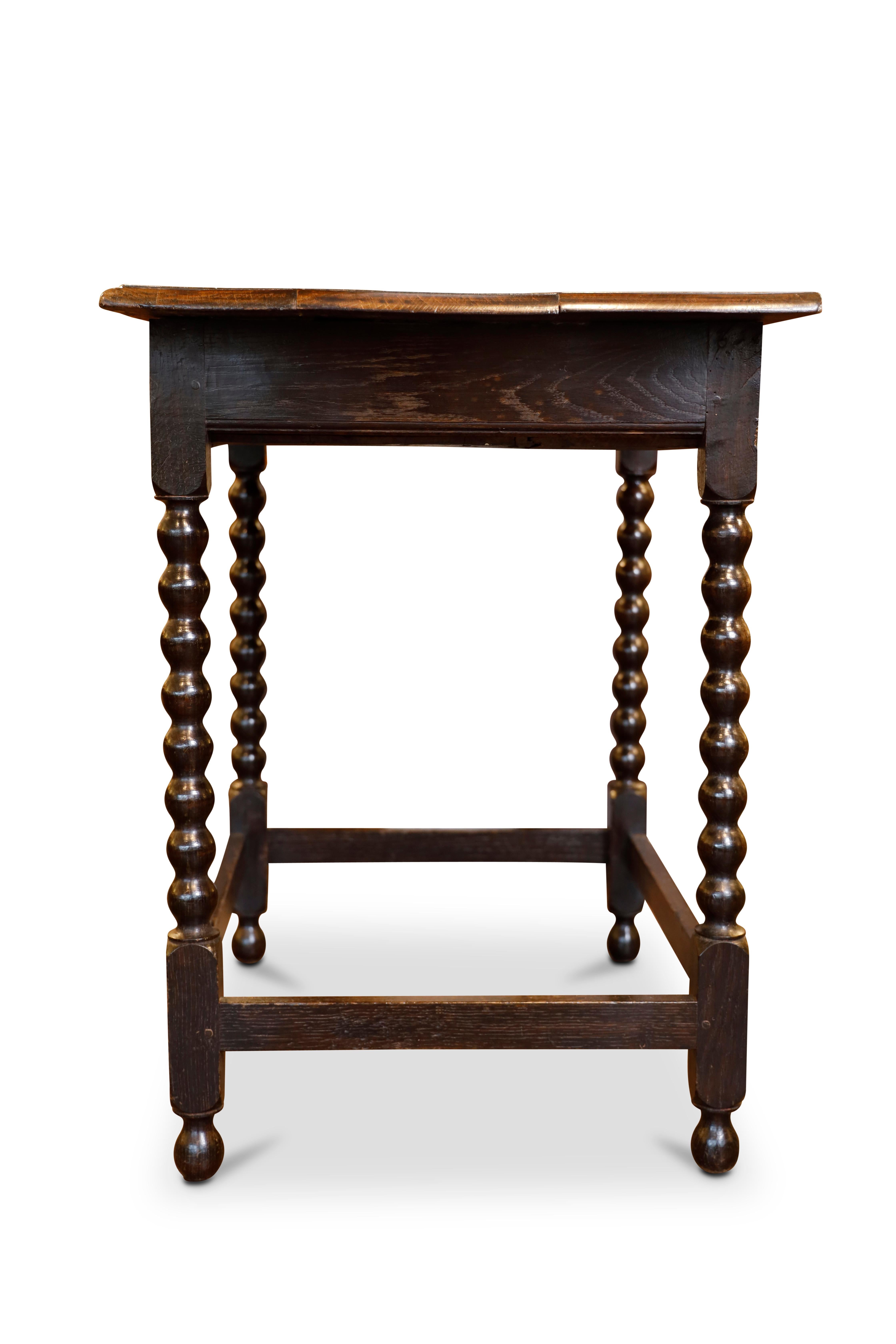Mesa auxiliar inglesa de roble en Excelente estado para la venta en Woodbury, CT