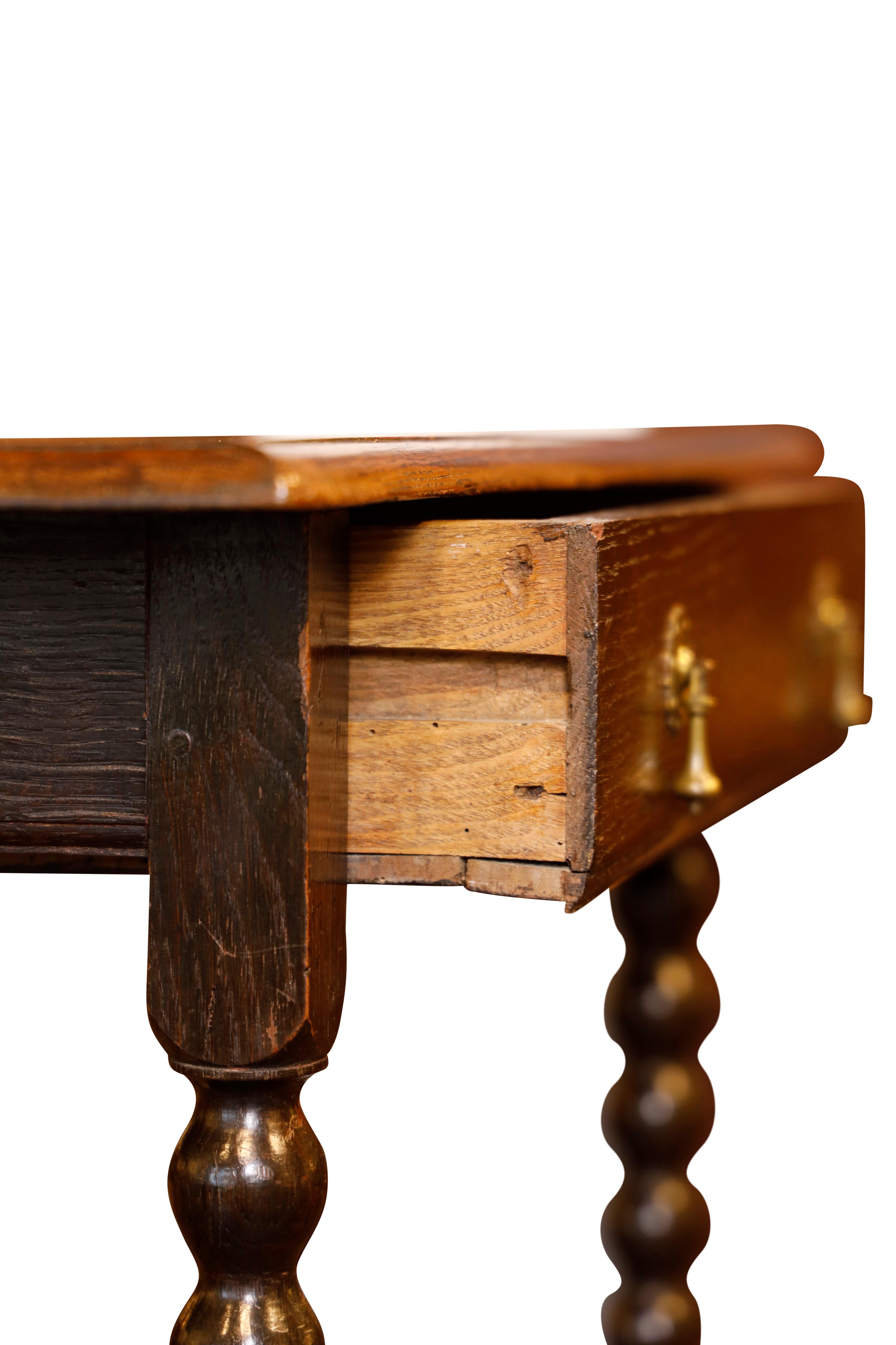 Mesa auxiliar inglesa de roble en venta 1
