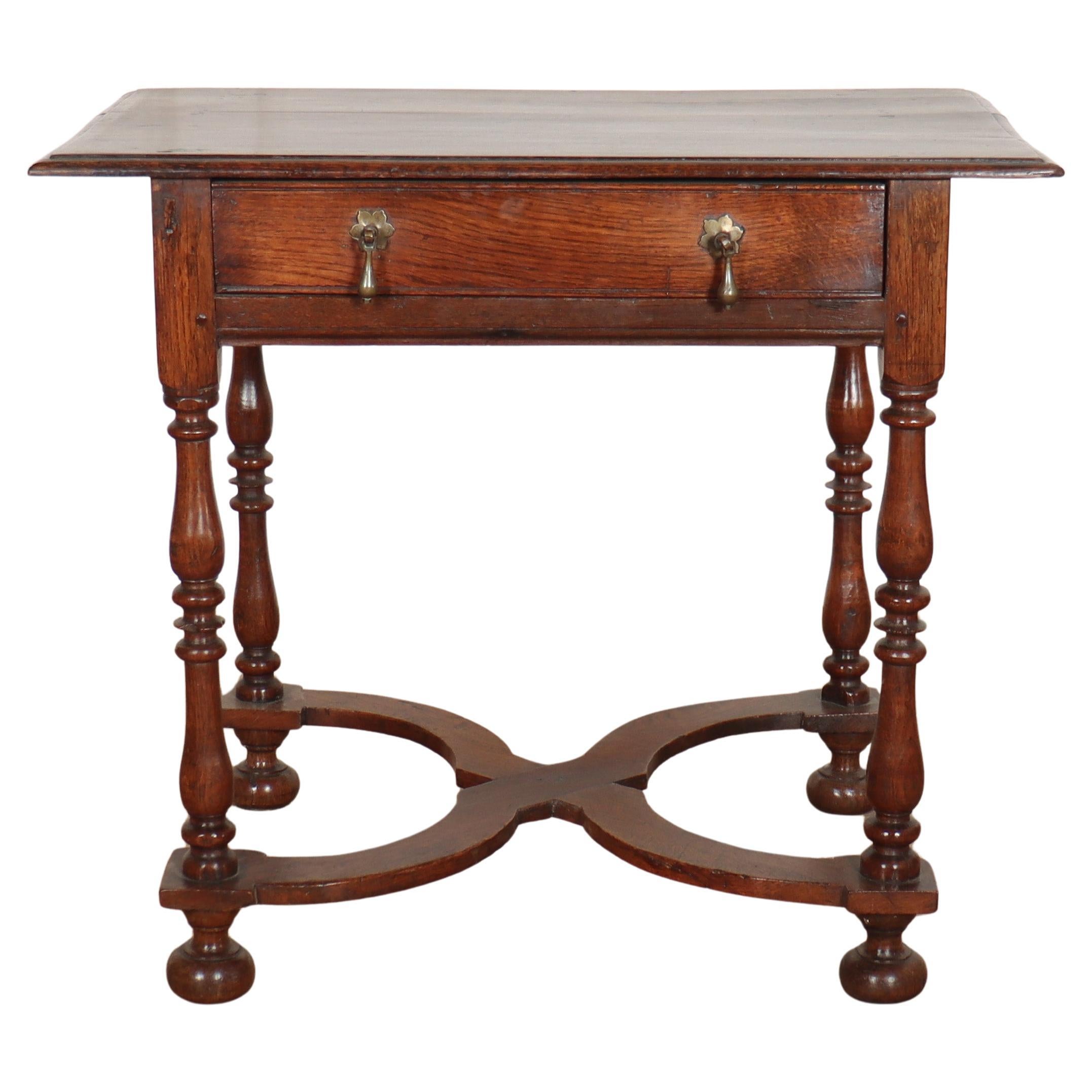 Table d'appoint en chêne anglais