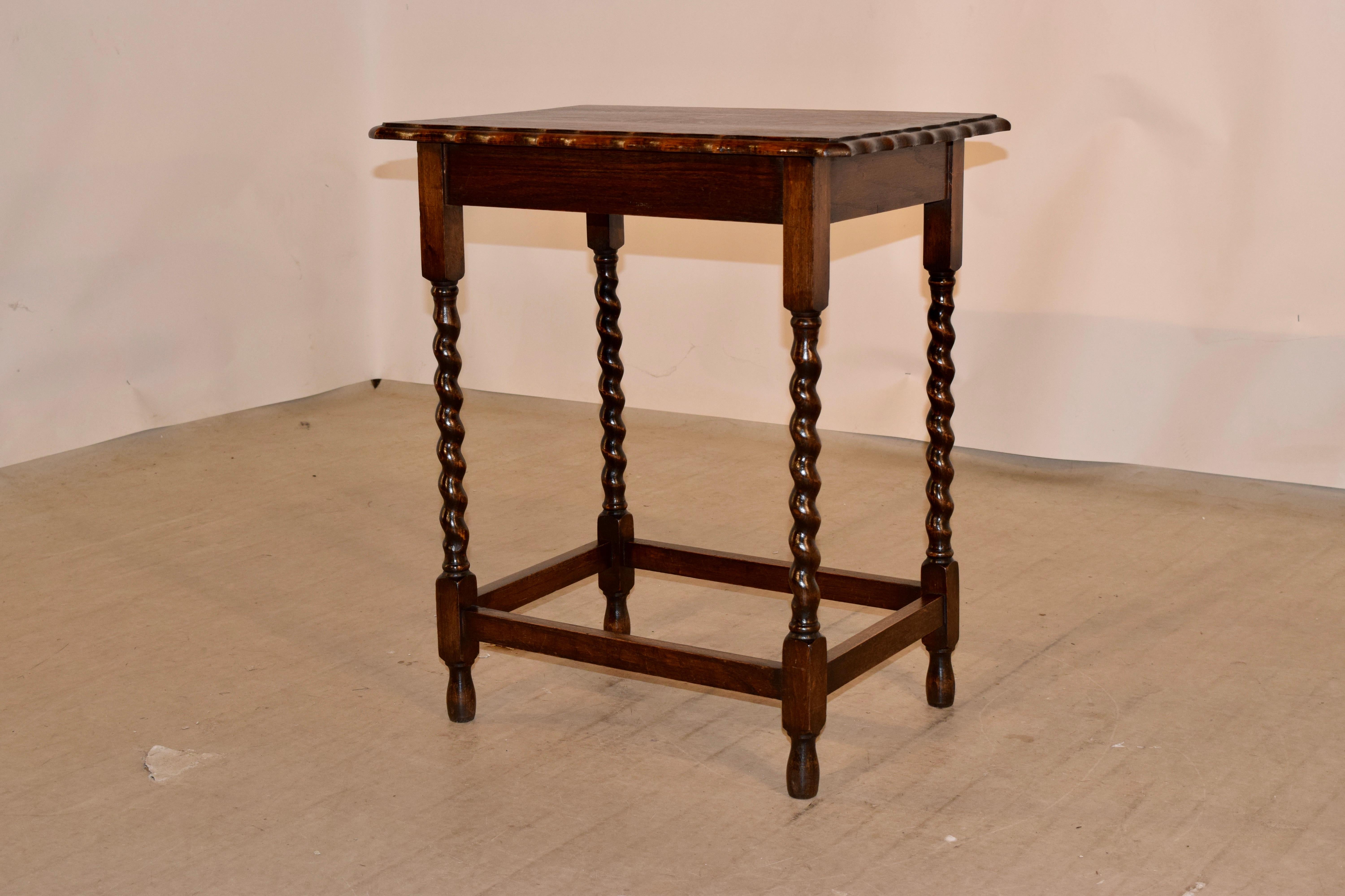 English Oak Side Table with Scalloped Edge, circa 1900 In Good Condition In High Point, NC