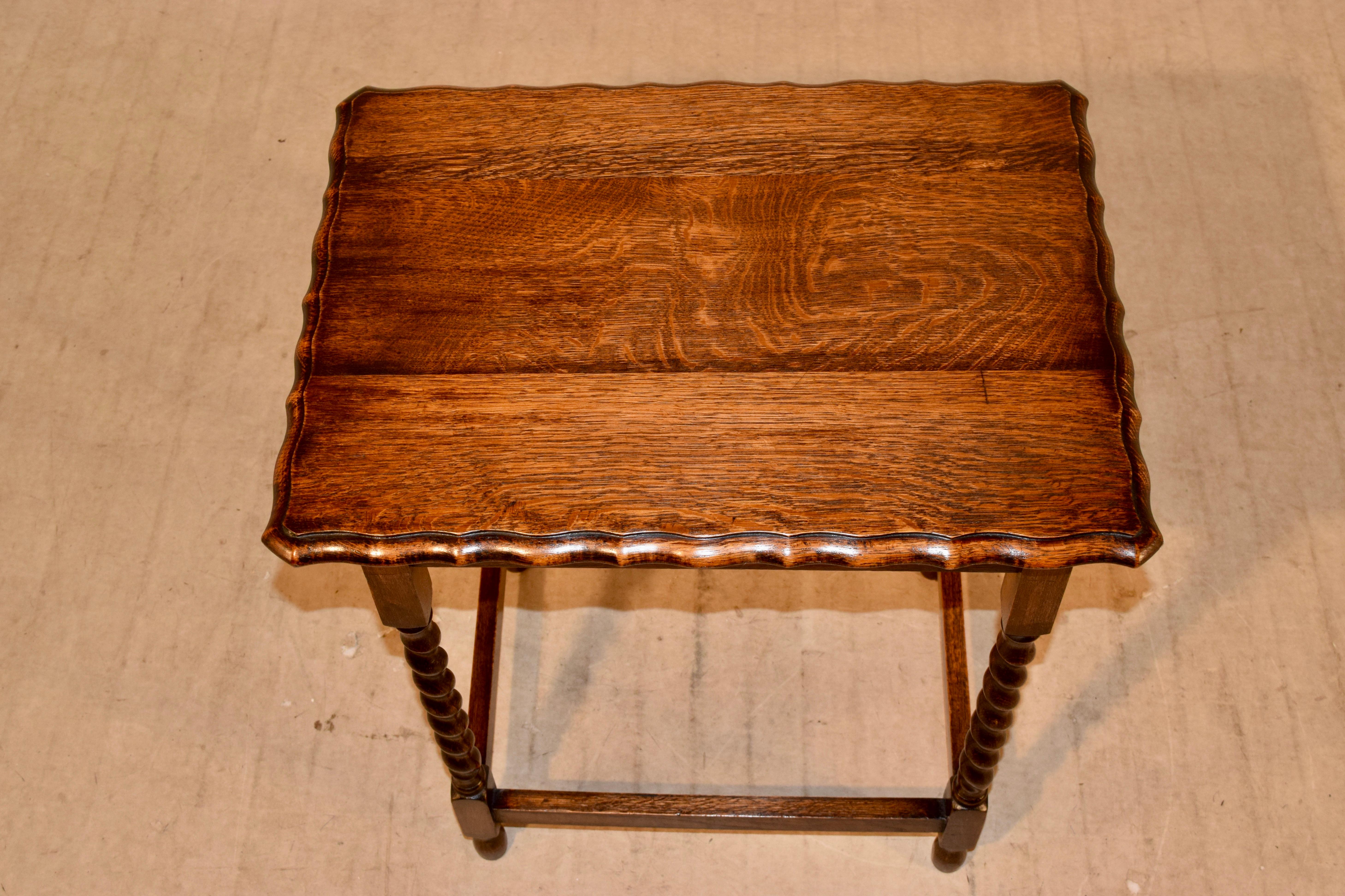 Early 20th Century English Oak Side Table with Scalloped Edge, circa 1900