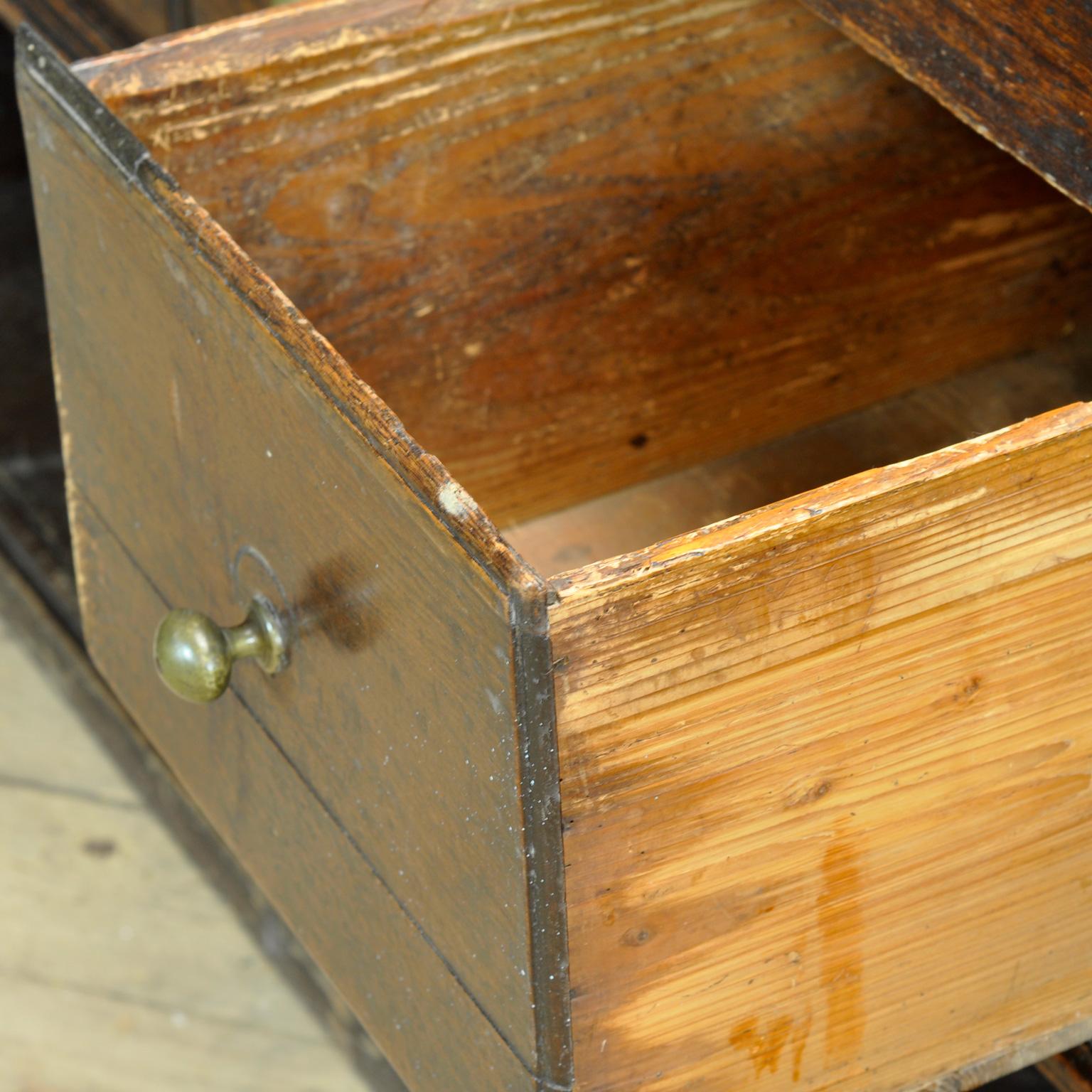Inizio XVIII secolo Credenza inglese in quercia, anni '20 del XVII secolo in vendita