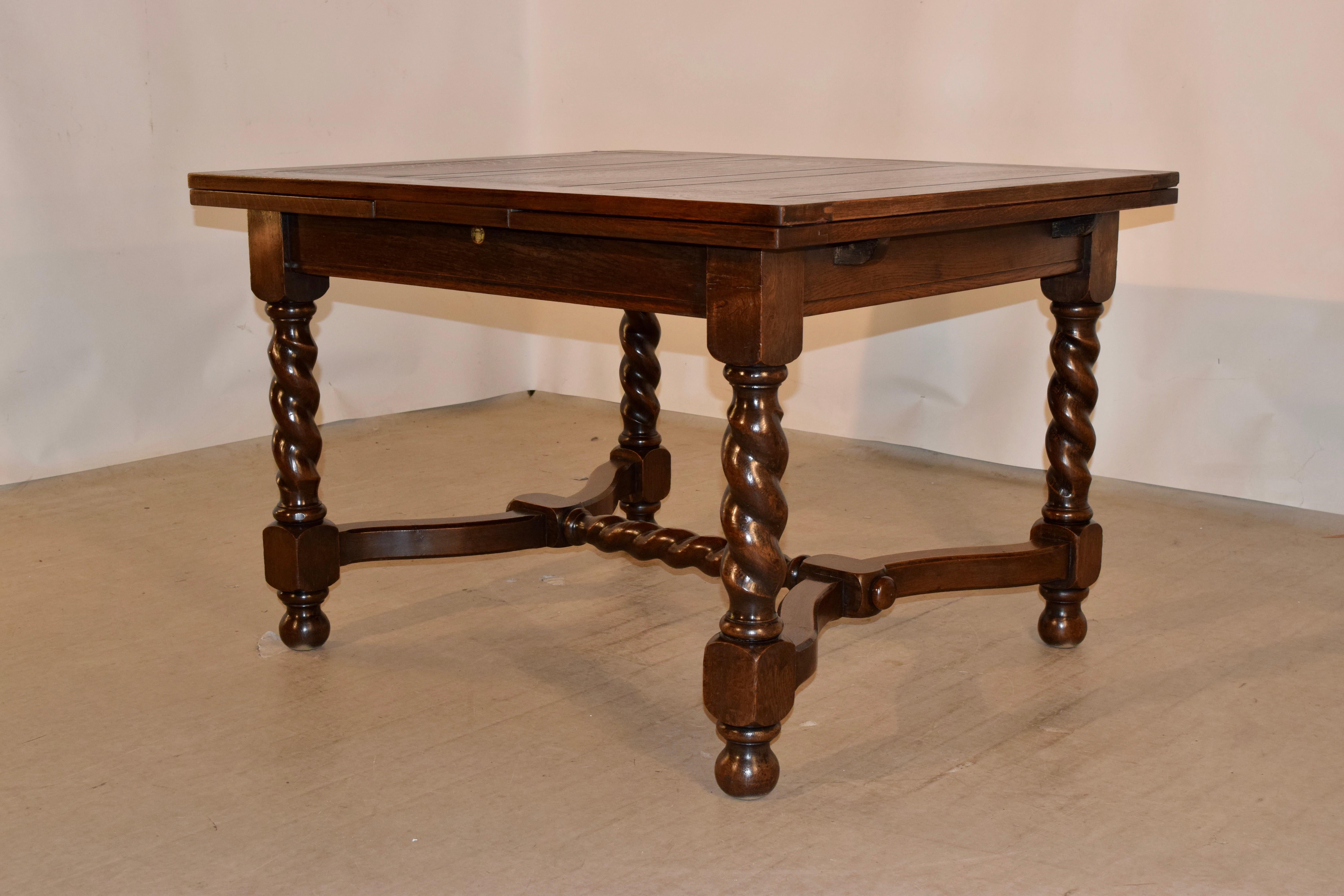 English Oak Table with Draw Leaves, circa 1900 In Good Condition In High Point, NC