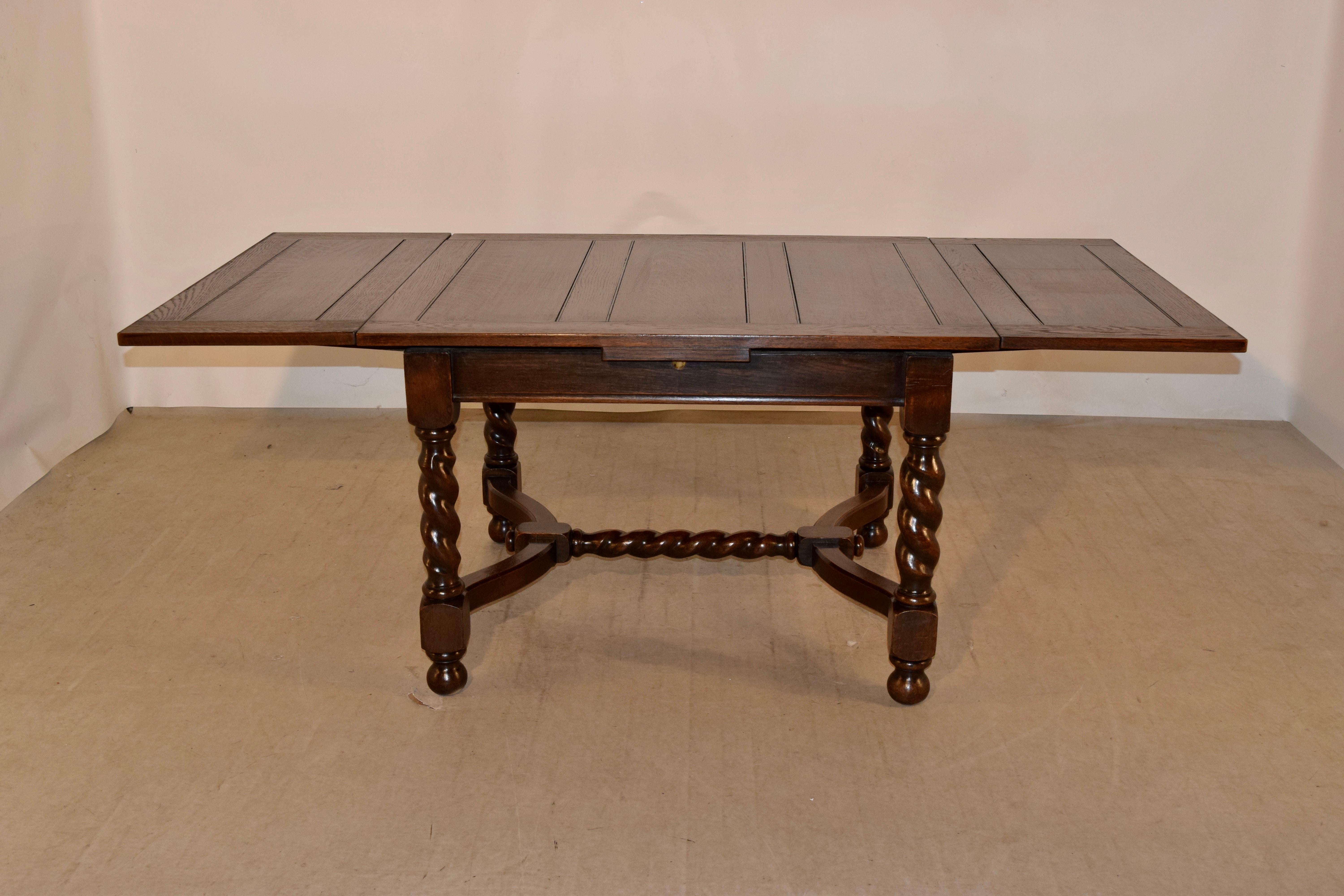 English Oak Table with Draw Leaves, circa 1900 1
