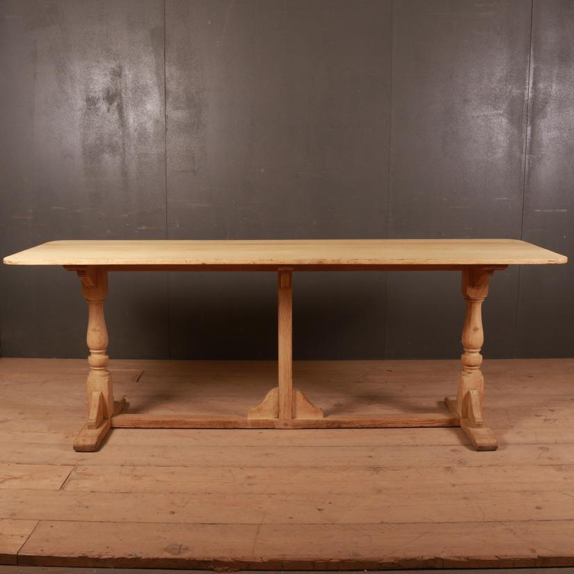 Large 19th century bleached English oak tavern table, 1890.

  

Dimensions:
84 inches (213 cms) wide
27.5 inches (70 cms) deep
30.5 inches (77 cms) high.