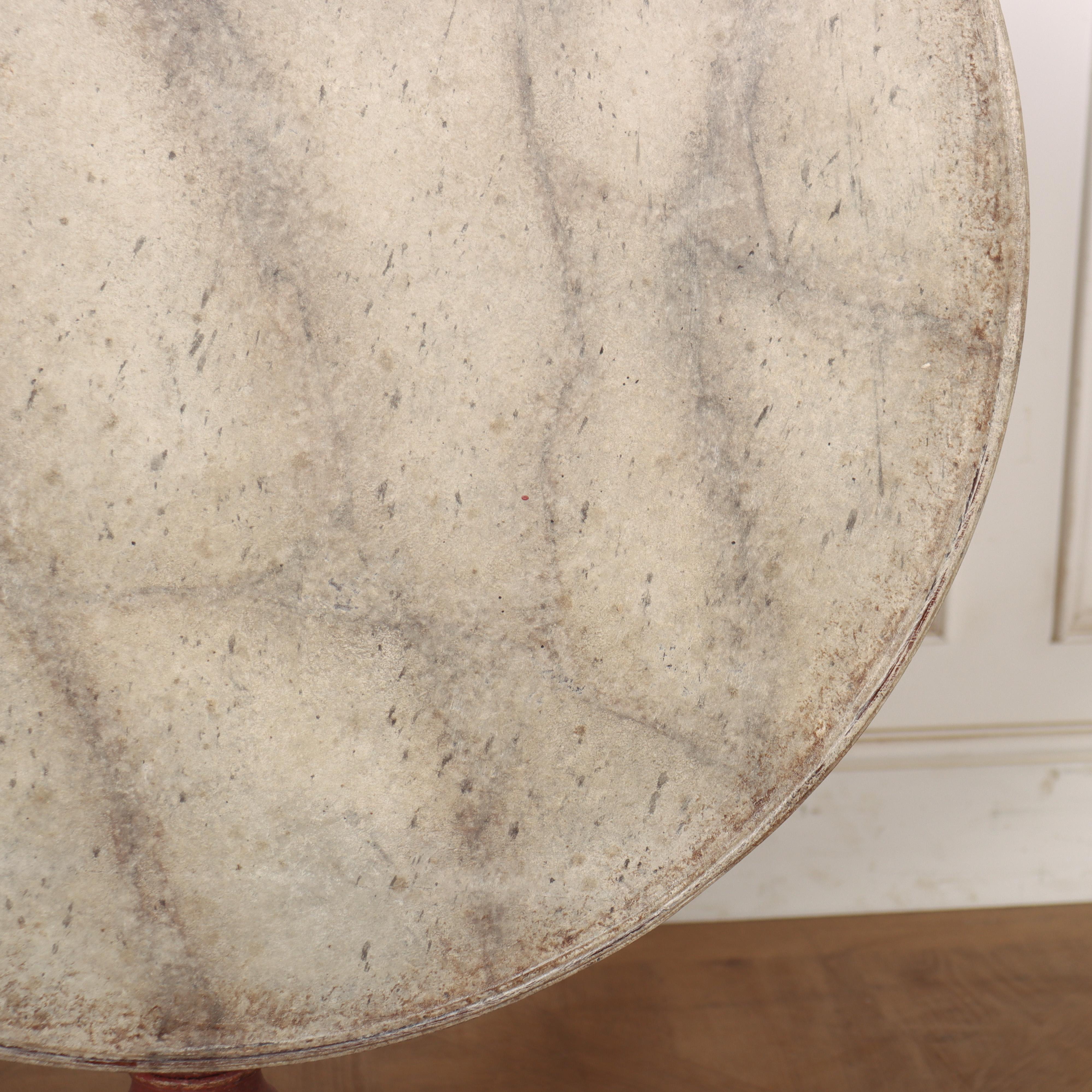 English Oak Tripod Tisch (Englisch) im Angebot