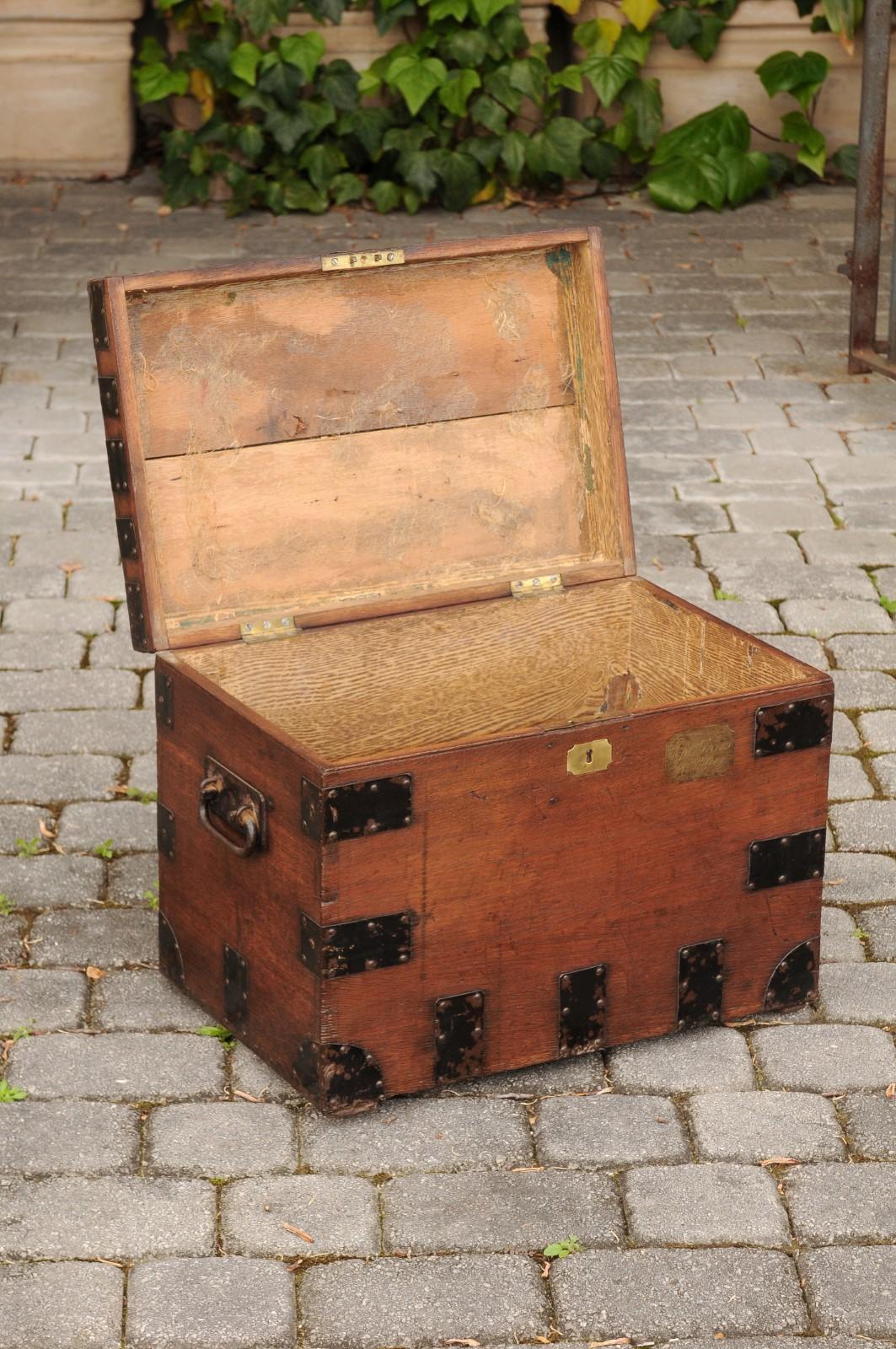 English Oak Trunk with Metal Accents and Lateral Handles, Late 19th Century For Sale 4