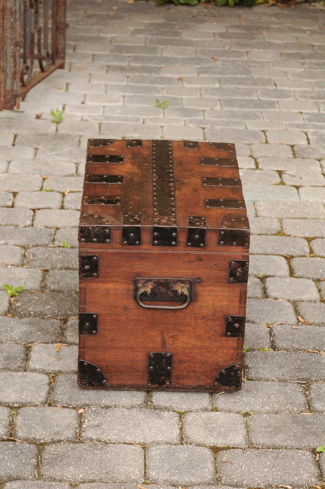 English Oak Trunk with Metal Accents and Lateral Handles, Late 19th Century For Sale 6
